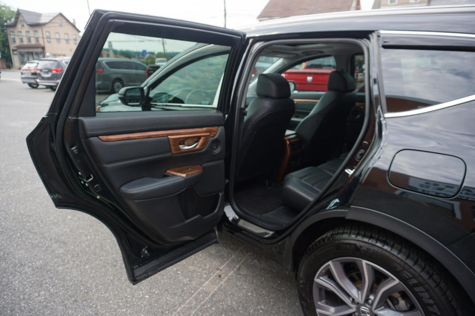 2022 BLACK /BLACK HONDA CR-V HYBRID TOURING (5J6RT6H94NL) with an 2L I4 engine, CVT transmission, located at 312 Centre Ave, Schuylkill Haven, PA, 17972, (570) 593-5278, 40.638130, -76.177383- Photo#31