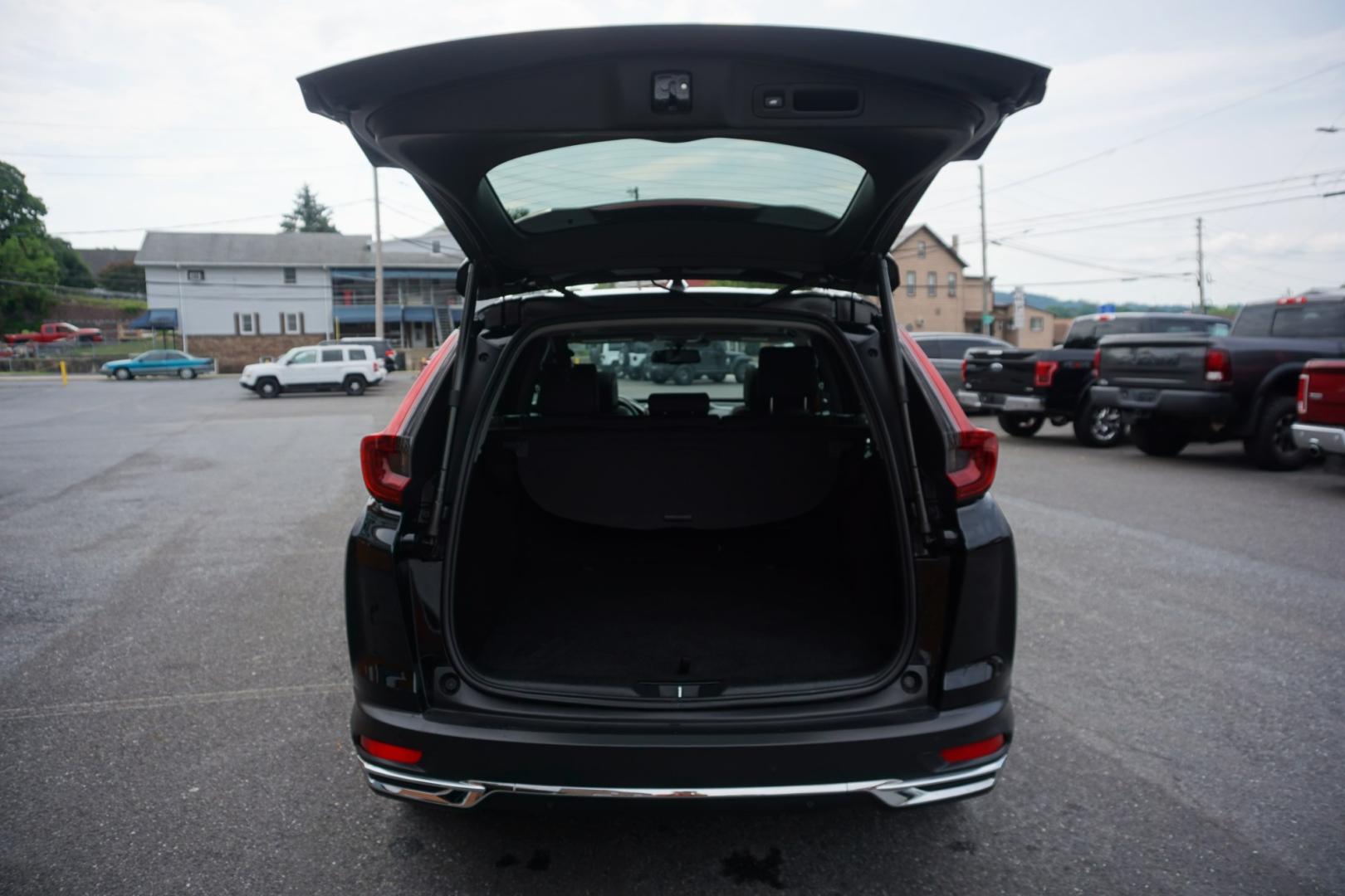 2022 BLACK /BLACK HONDA CR-V HYBRID TOURING (5J6RT6H94NL) with an 2L I4 engine, CVT transmission, located at 312 Centre Ave, Schuylkill Haven, PA, 17972, (570) 593-5278, 40.638130, -76.177383- Photo#32