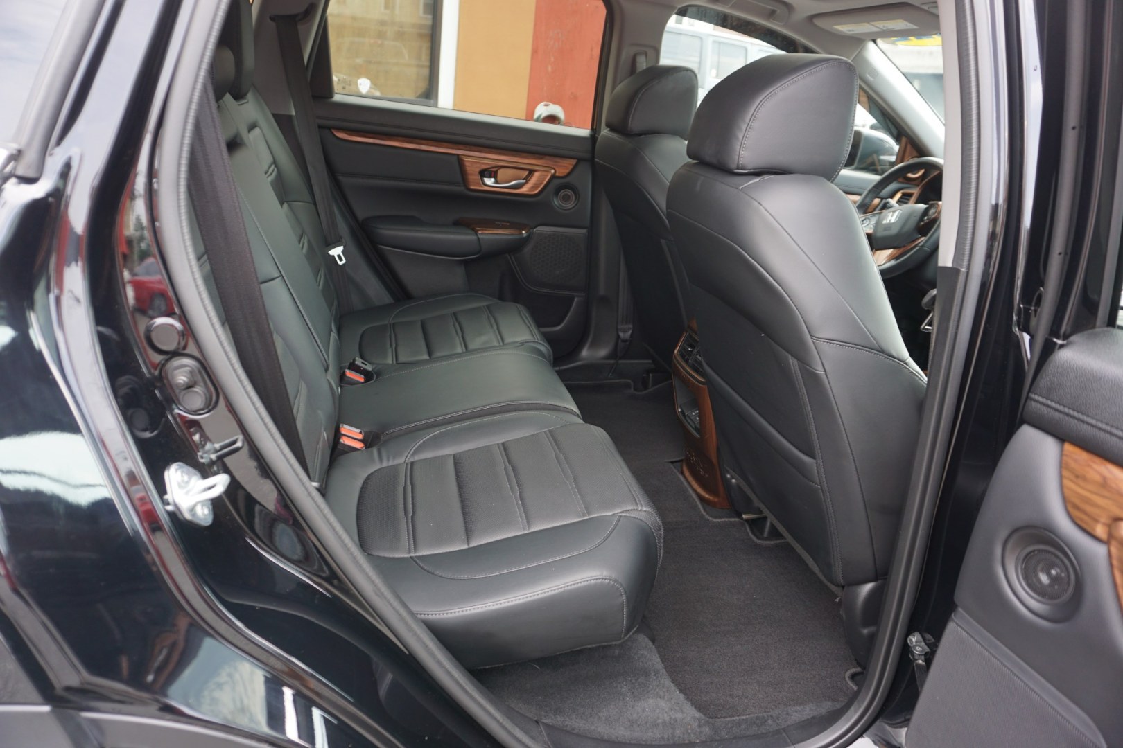 2022 BLACK /BLACK HONDA CR-V HYBRID TOURING (5J6RT6H94NL) with an 2L I4 engine, CVT transmission, located at 312 Centre Ave, Schuylkill Haven, PA, 17972, (570) 593-5278, 40.638130, -76.177383- Photo#37