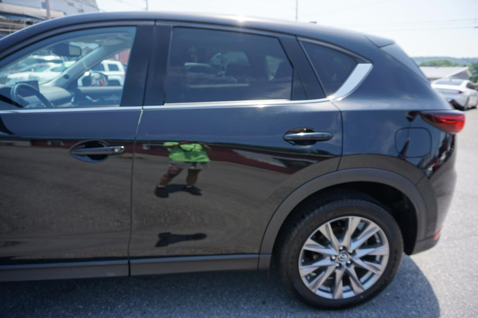 2021 BLACK /BLACK MAZDA CX-5 GRAND TOURING (JM3KFBDM1M1) with an 2.5L I4 engine, AUTOMATIC transmission, located at 312 Centre Ave, Schuylkill Haven, PA, 17972, (570) 593-5278, 40.638130, -76.177383- Photo#6
