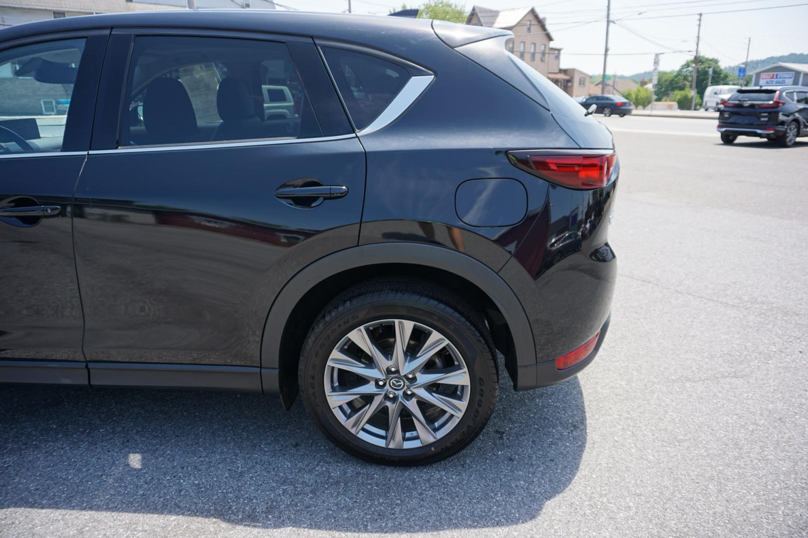 2021 BLACK /BLACK MAZDA CX-5 GRAND TOURING (JM3KFBDM1M1) with an 2.5L I4 engine, AUTOMATIC transmission, located at 312 Centre Ave, Schuylkill Haven, PA, 17972, (570) 593-5278, 40.638130, -76.177383- Photo#7
