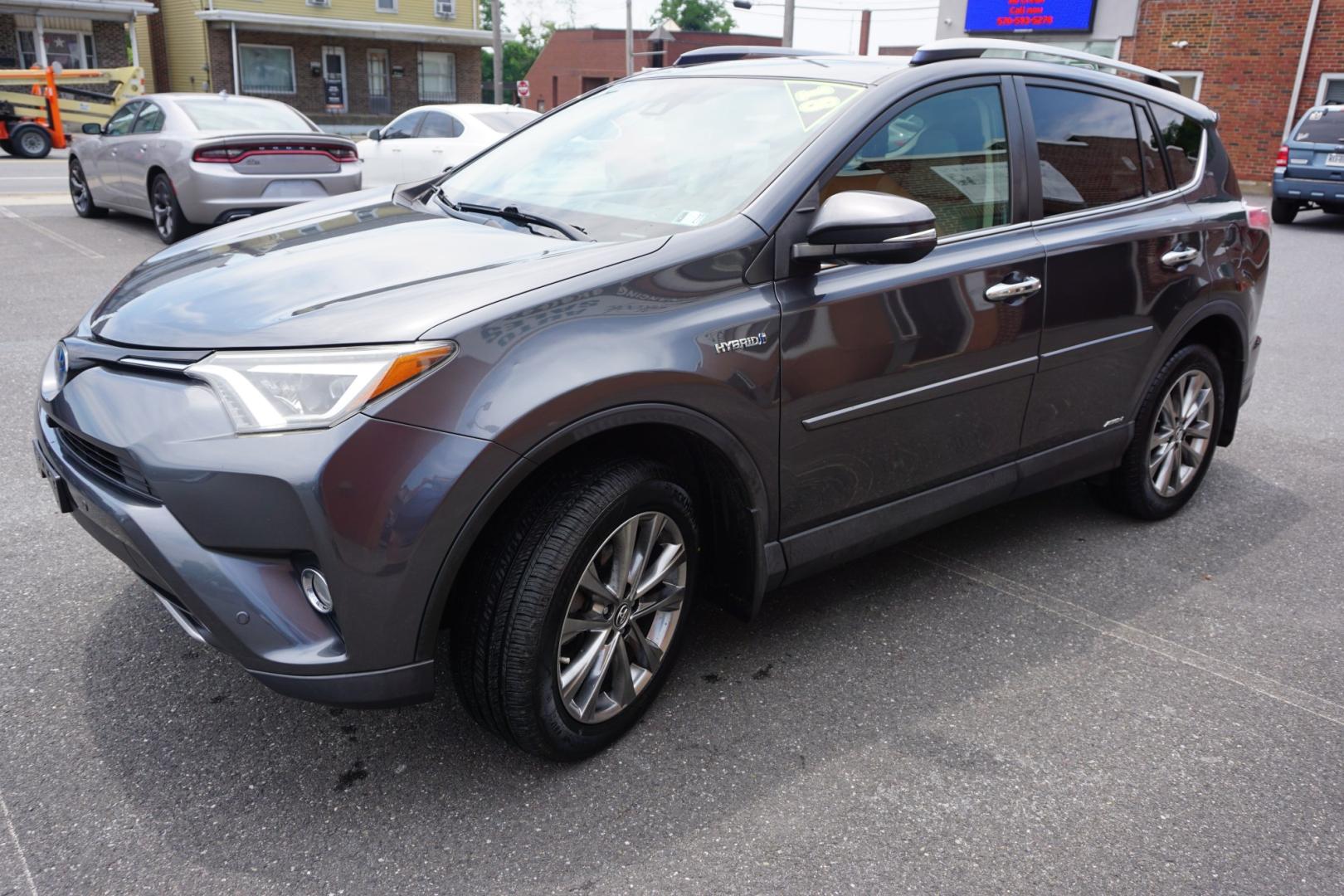 2018 GRAY /GRAY TOYOTA RAV4 LIMITED (JTMDJREV6JD) with an 2.5L I4 engine, Automatic transmission, located at 312 Centre Ave, Schuylkill Haven, PA, 17972, (570) 593-5278, 40.638130, -76.177383- Photo#3
