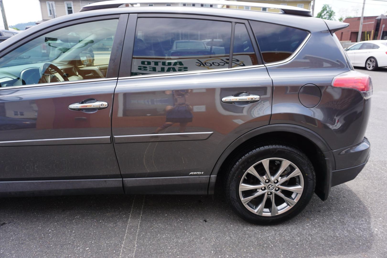2018 GRAY /GRAY TOYOTA RAV4 LIMITED (JTMDJREV6JD) with an 2.5L I4 engine, Automatic transmission, located at 312 Centre Ave, Schuylkill Haven, PA, 17972, (570) 593-5278, 40.638130, -76.177383- Photo#6