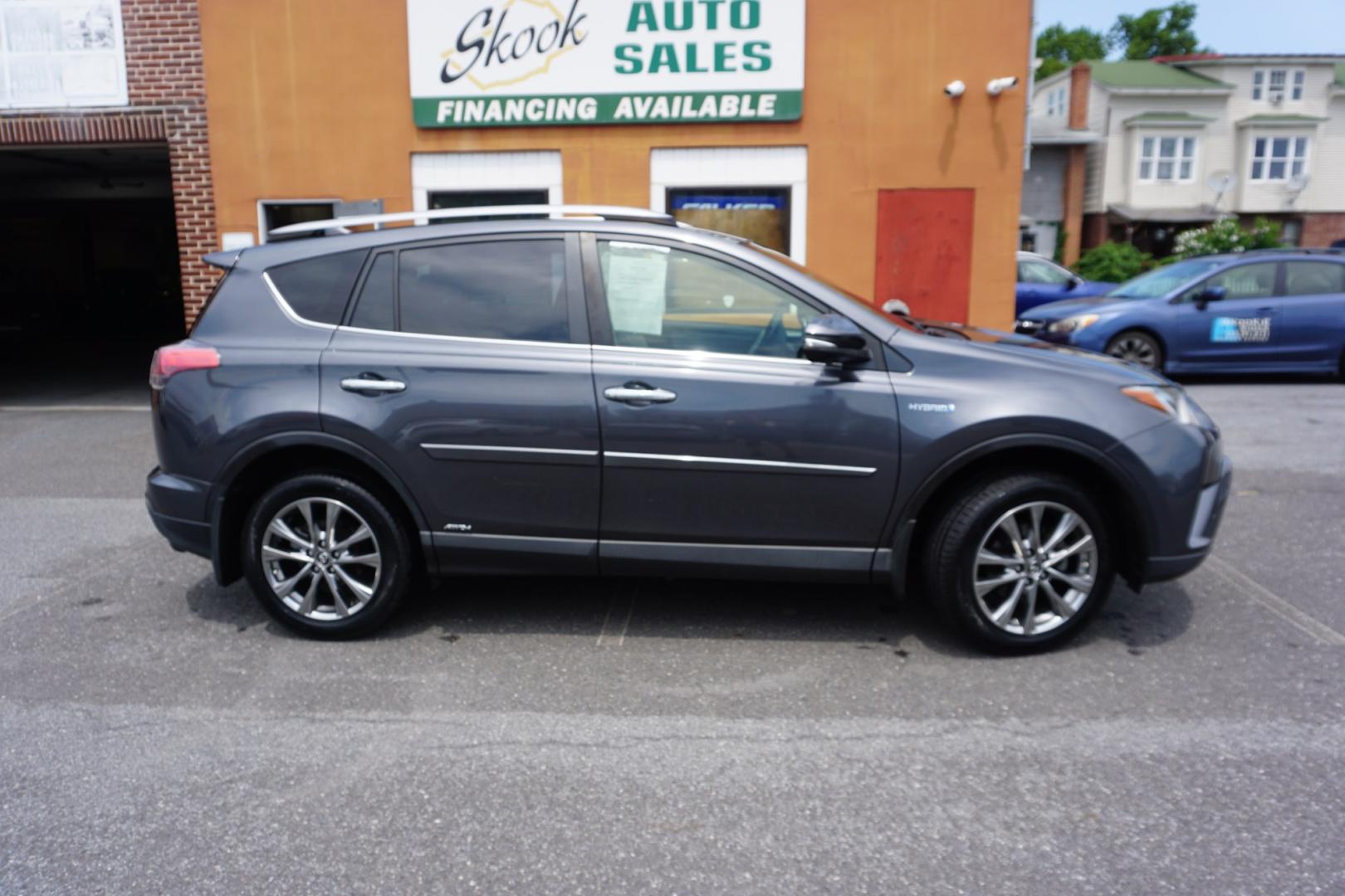 2018 GRAY /GRAY TOYOTA RAV4 LIMITED (JTMDJREV6JD) with an 2.5L I4 engine, Automatic transmission, located at 312 Centre Ave, Schuylkill Haven, PA, 17972, (570) 593-5278, 40.638130, -76.177383- Photo#10