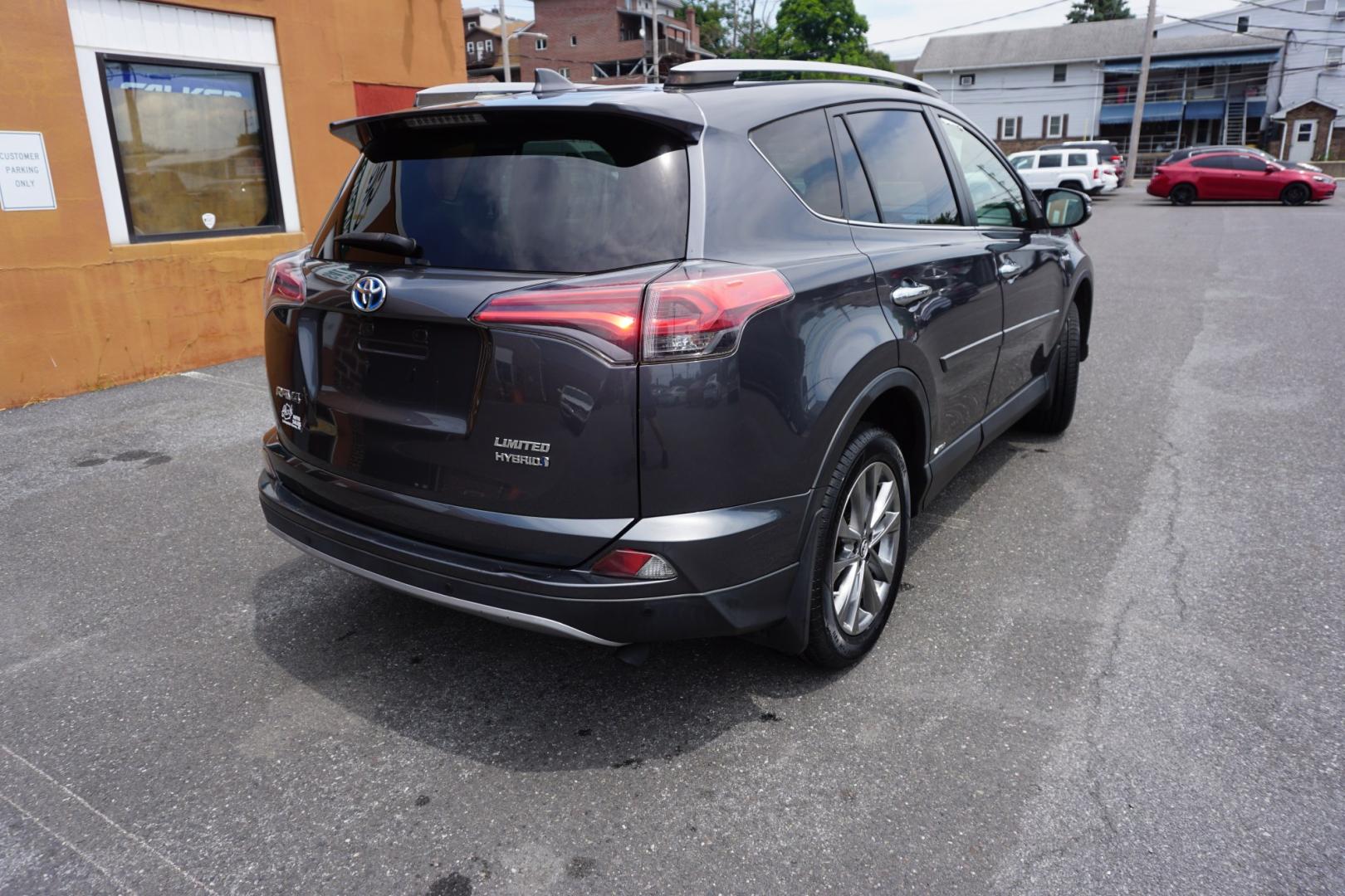 2018 GRAY /GRAY TOYOTA RAV4 LIMITED (JTMDJREV6JD) with an 2.5L I4 engine, Automatic transmission, located at 312 Centre Ave, Schuylkill Haven, PA, 17972, (570) 593-5278, 40.638130, -76.177383- Photo#11