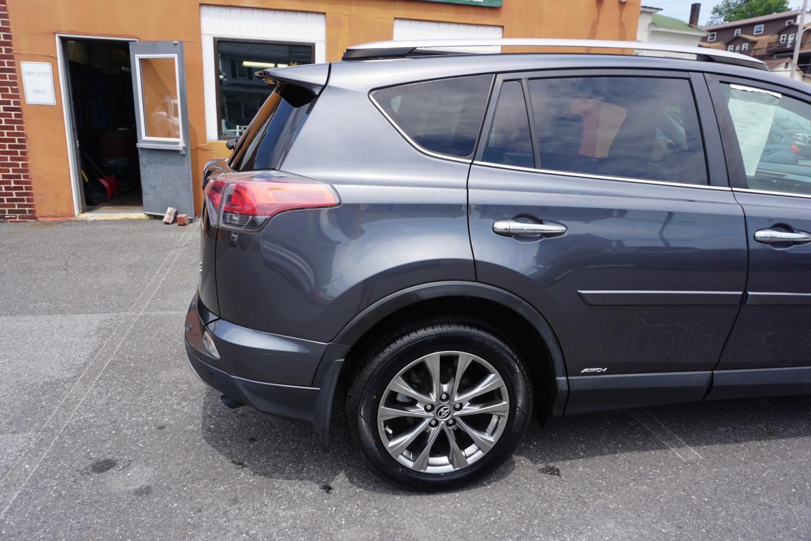 2018 GRAY /GRAY TOYOTA RAV4 LIMITED (JTMDJREV6JD) with an 2.5L I4 engine, Automatic transmission, located at 312 Centre Ave, Schuylkill Haven, PA, 17972, (570) 593-5278, 40.638130, -76.177383- Photo#12