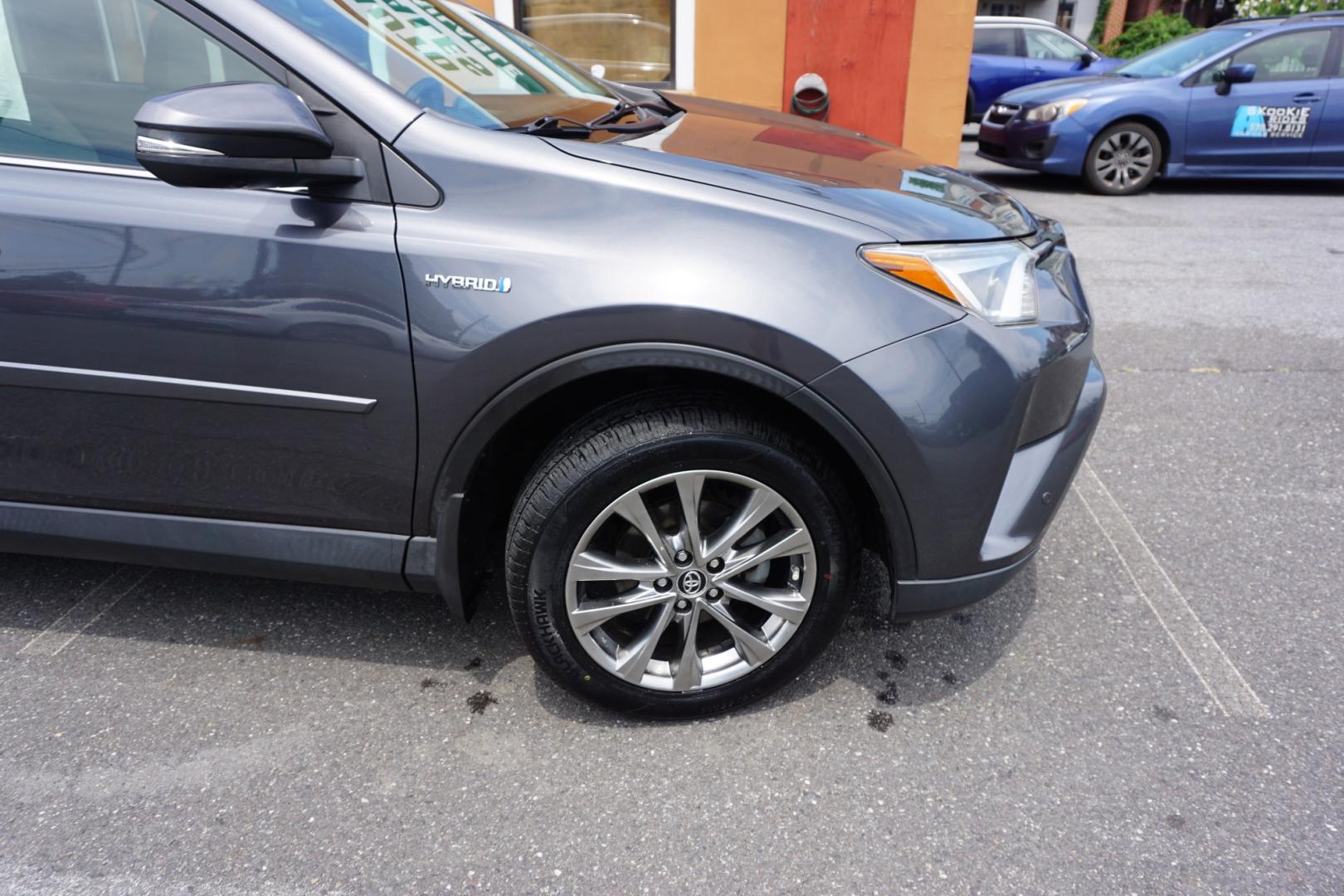 2018 GRAY /GRAY TOYOTA RAV4 LIMITED (JTMDJREV6JD) with an 2.5L I4 engine, Automatic transmission, located at 312 Centre Ave, Schuylkill Haven, PA, 17972, (570) 593-5278, 40.638130, -76.177383- Photo#15