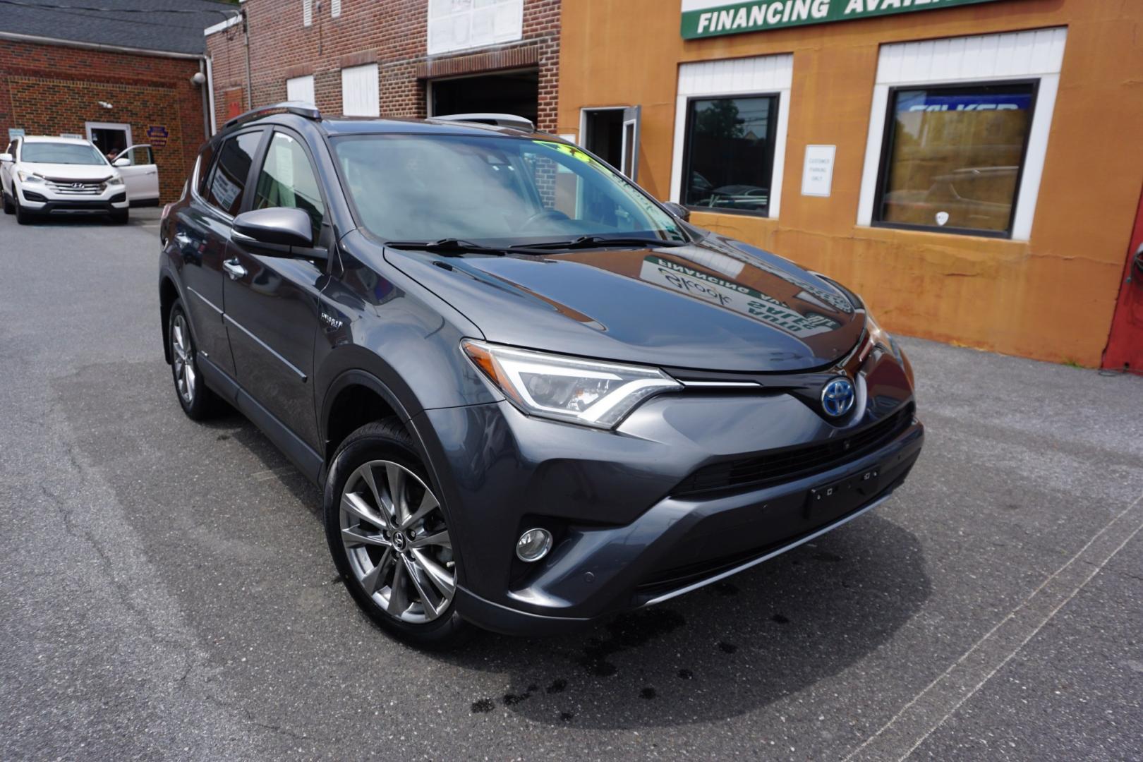 2018 GRAY /GRAY TOYOTA RAV4 LIMITED (JTMDJREV6JD) with an 2.5L I4 engine, Automatic transmission, located at 312 Centre Ave, Schuylkill Haven, PA, 17972, (570) 593-5278, 40.638130, -76.177383- Photo#16