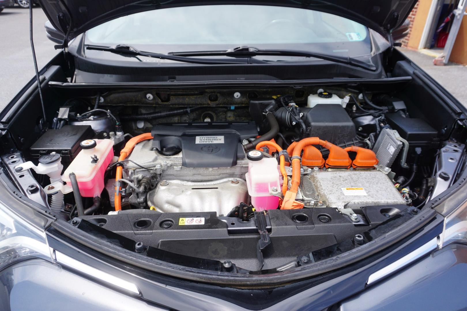 2018 GRAY /GRAY TOYOTA RAV4 LIMITED (JTMDJREV6JD) with an 2.5L I4 engine, Automatic transmission, located at 312 Centre Ave, Schuylkill Haven, PA, 17972, (570) 593-5278, 40.638130, -76.177383- Photo#18