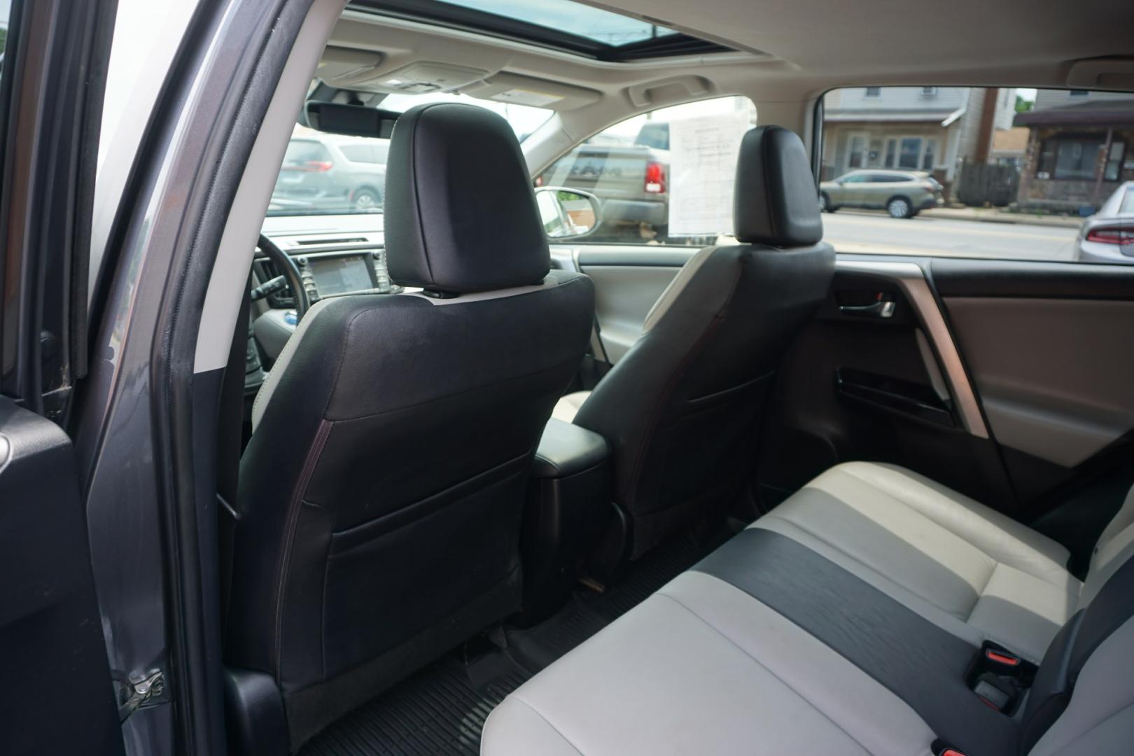 2018 GRAY /GRAY TOYOTA RAV4 LIMITED (JTMDJREV6JD) with an 2.5L I4 engine, Automatic transmission, located at 312 Centre Ave, Schuylkill Haven, PA, 17972, (570) 593-5278, 40.638130, -76.177383- Photo#25