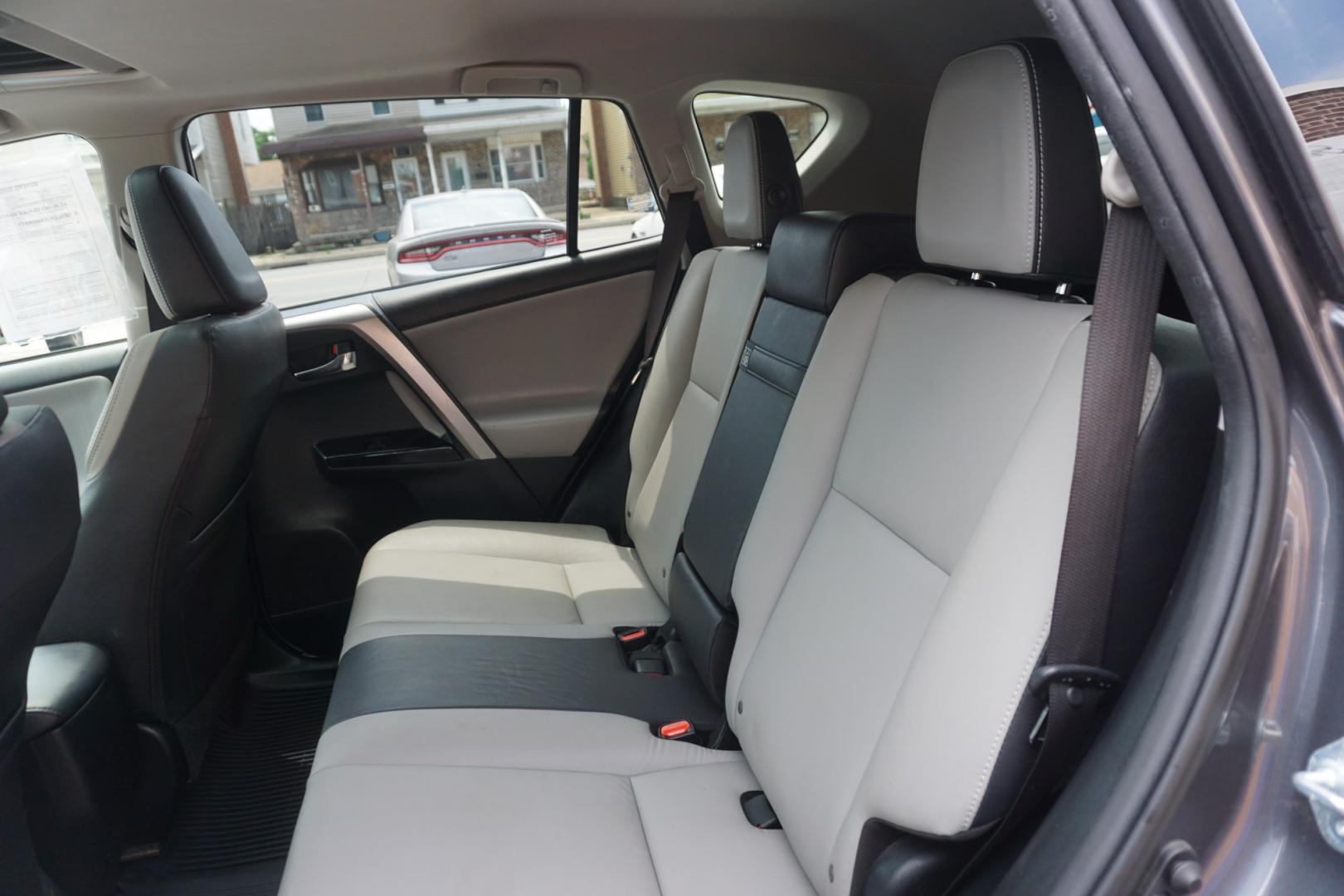 2018 GRAY /GRAY TOYOTA RAV4 LIMITED (JTMDJREV6JD) with an 2.5L I4 engine, Automatic transmission, located at 312 Centre Ave, Schuylkill Haven, PA, 17972, (570) 593-5278, 40.638130, -76.177383- Photo#27