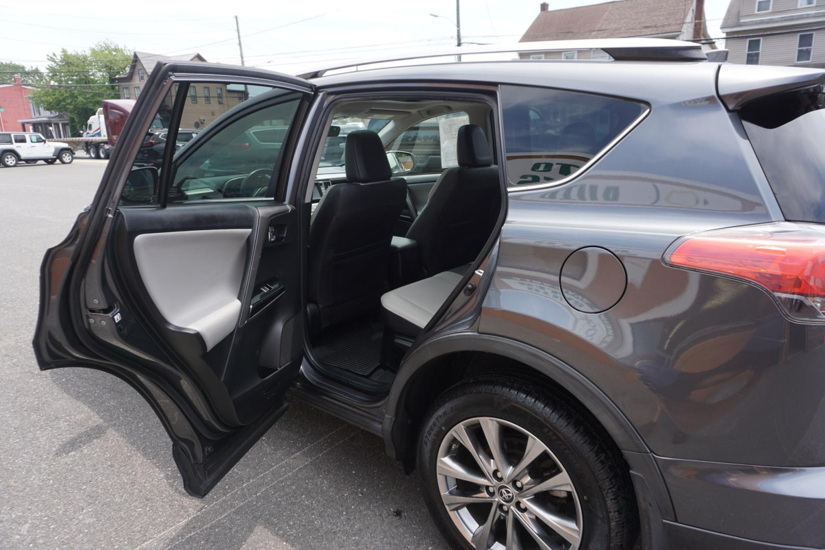 2018 GRAY /GRAY TOYOTA RAV4 LIMITED (JTMDJREV6JD) with an 2.5L I4 engine, Automatic transmission, located at 312 Centre Ave, Schuylkill Haven, PA, 17972, (570) 593-5278, 40.638130, -76.177383- Photo#29