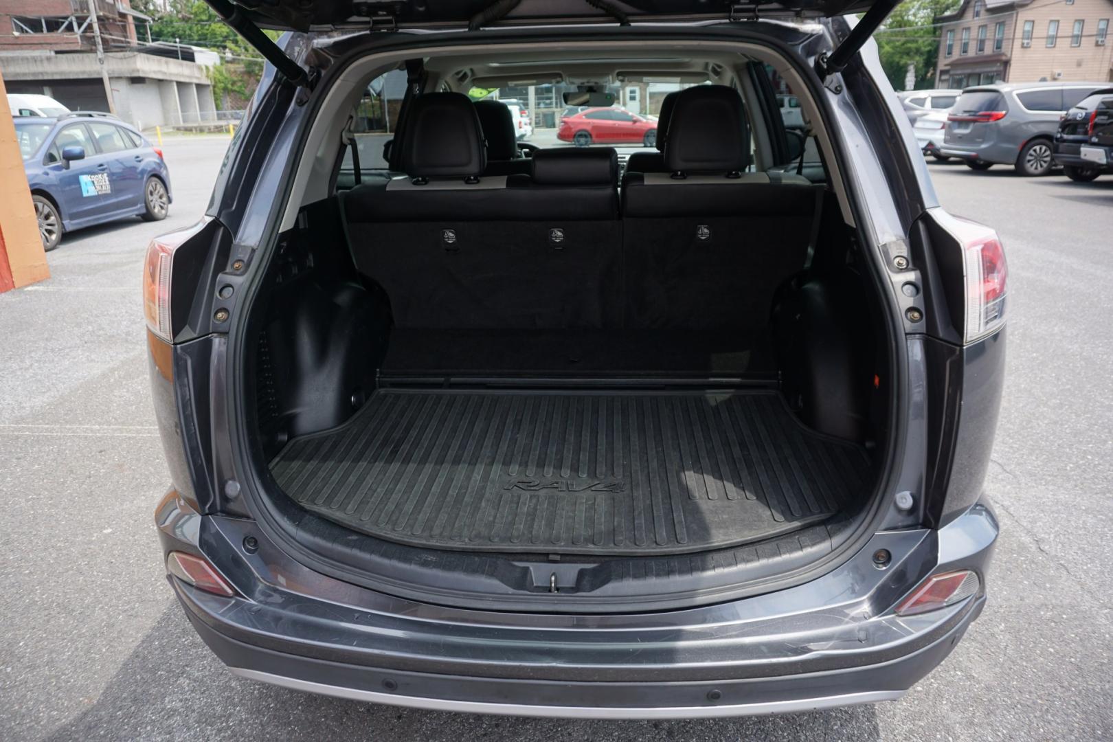 2018 GRAY /GRAY TOYOTA RAV4 LIMITED (JTMDJREV6JD) with an 2.5L I4 engine, Automatic transmission, located at 312 Centre Ave, Schuylkill Haven, PA, 17972, (570) 593-5278, 40.638130, -76.177383- Photo#31