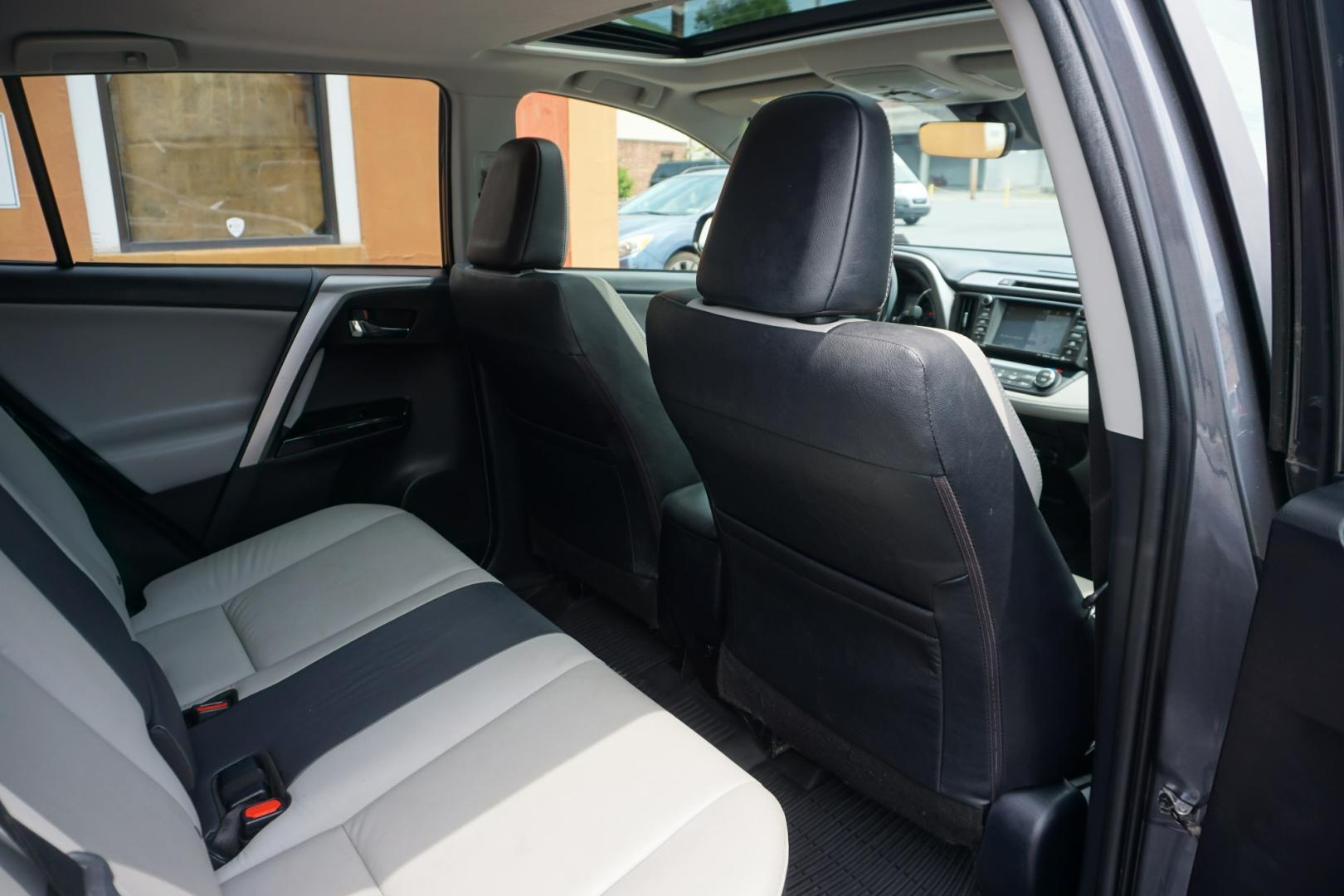 2018 GRAY /GRAY TOYOTA RAV4 LIMITED (JTMDJREV6JD) with an 2.5L I4 engine, Automatic transmission, located at 312 Centre Ave, Schuylkill Haven, PA, 17972, (570) 593-5278, 40.638130, -76.177383- Photo#32
