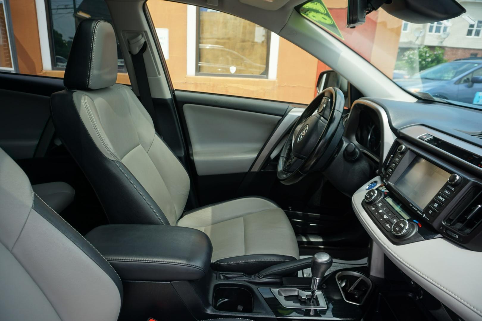 2018 GRAY /GRAY TOYOTA RAV4 LIMITED (JTMDJREV6JD) with an 2.5L I4 engine, Automatic transmission, located at 312 Centre Ave, Schuylkill Haven, PA, 17972, (570) 593-5278, 40.638130, -76.177383- Photo#38