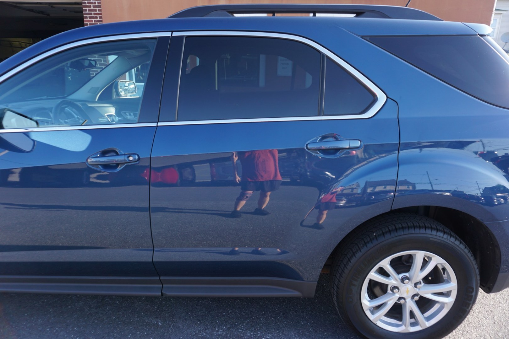 2017 BLUE /BLACK CHEVROLET EQUINOX LT (2GNFLFEK1H6) with an 2.4L I4 engine, AUTOMATIC transmission, located at 312 Centre Ave, Schuylkill Haven, PA, 17972, (570) 593-5278, 40.638130, -76.177383- Photo#5