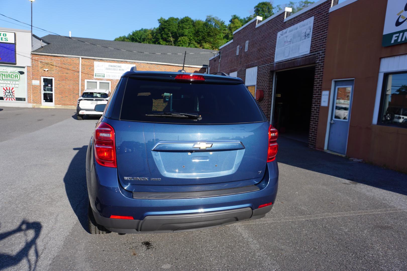 2017 BLUE /BLACK CHEVROLET EQUINOX LT (2GNFLFEK1H6) with an 2.4L I4 engine, AUTOMATIC transmission, located at 312 Centre Ave, Schuylkill Haven, PA, 17972, (570) 593-5278, 40.638130, -76.177383- Photo#8