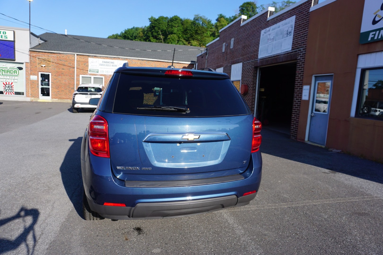 2017 BLUE /BLACK CHEVROLET EQUINOX LT (2GNFLFEK1H6) with an 2.4L I4 engine, AUTOMATIC transmission, located at 312 Centre Ave, Schuylkill Haven, PA, 17972, (570) 593-5278, 40.638130, -76.177383- Photo#8