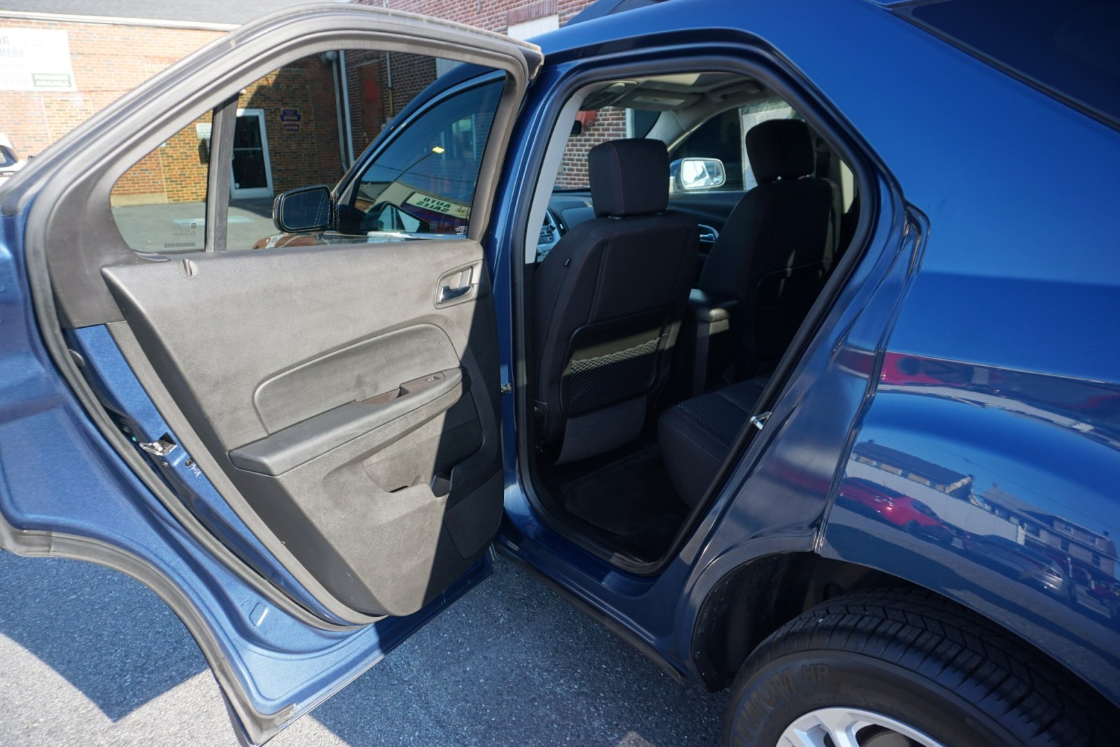 2017 BLUE /BLACK CHEVROLET EQUINOX LT (2GNFLFEK1H6) with an 2.4L I4 engine, AUTOMATIC transmission, located at 312 Centre Ave, Schuylkill Haven, PA, 17972, (570) 593-5278, 40.638130, -76.177383- Photo#31