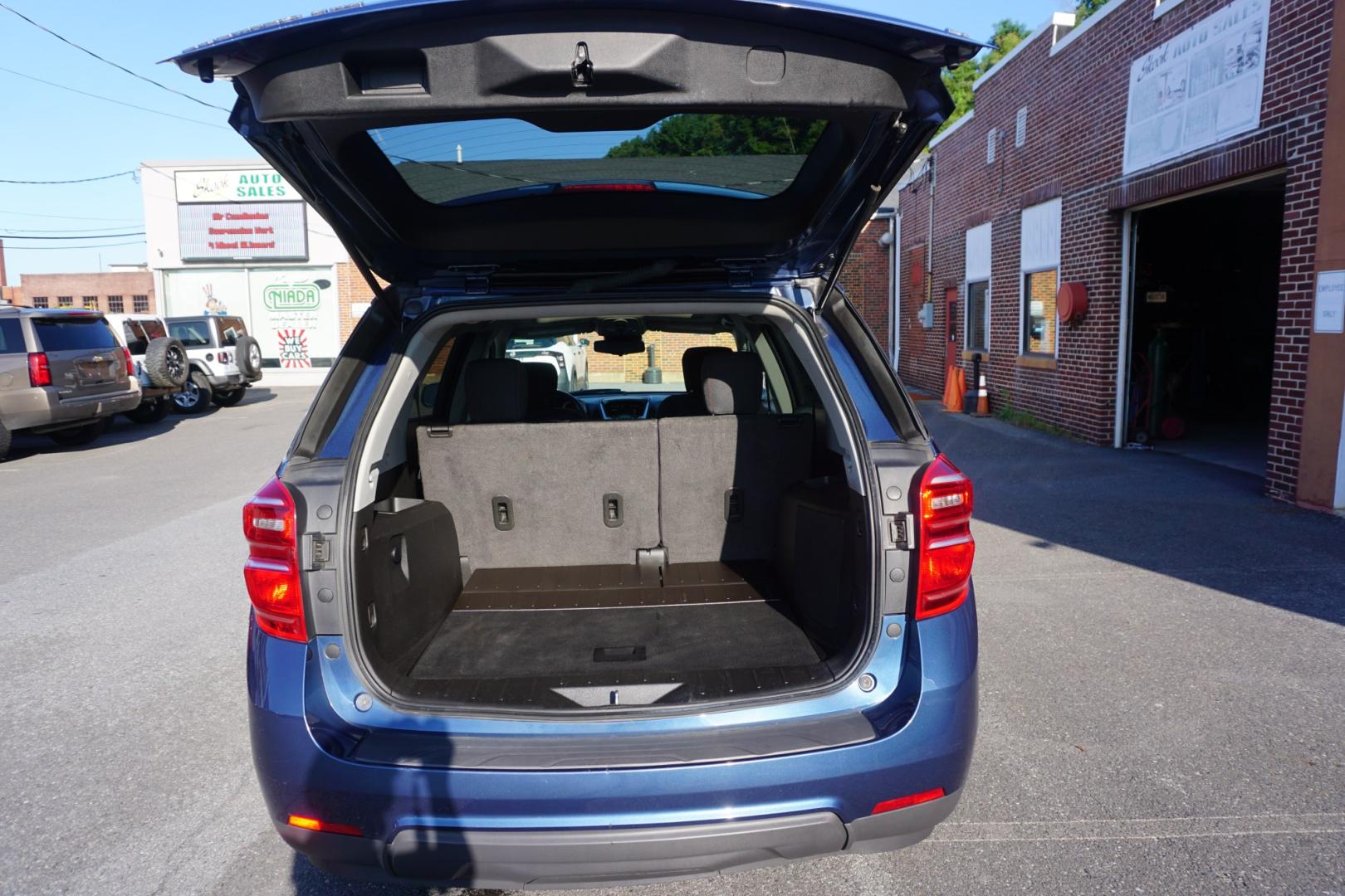 2017 BLUE /BLACK CHEVROLET EQUINOX LT (2GNFLFEK1H6) with an 2.4L I4 engine, AUTOMATIC transmission, located at 312 Centre Ave, Schuylkill Haven, PA, 17972, (570) 593-5278, 40.638130, -76.177383- Photo#32
