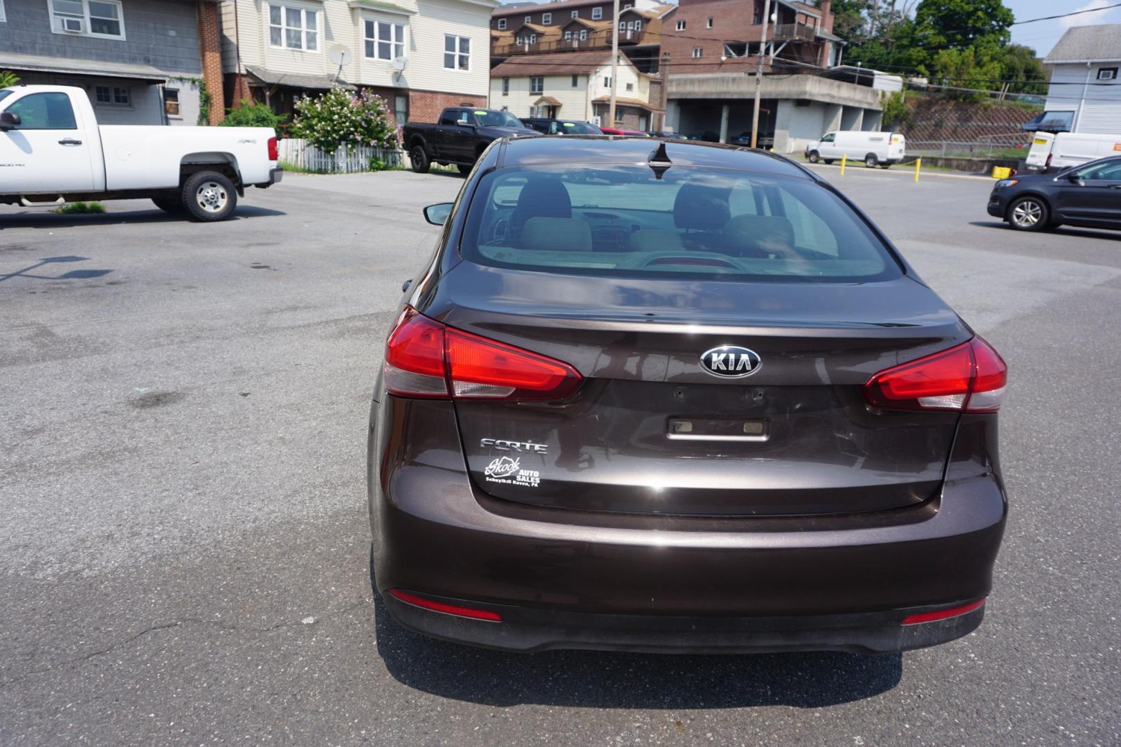2017 TAN /BLACK KIA FORTE LX (3KPFK4A73HE) with an 2L I4 engine, AUTOMATIC transmission, located at 312 Centre Ave, Schuylkill Haven, PA, 17972, (570) 593-5278, 40.638130, -76.177383- Photo#6