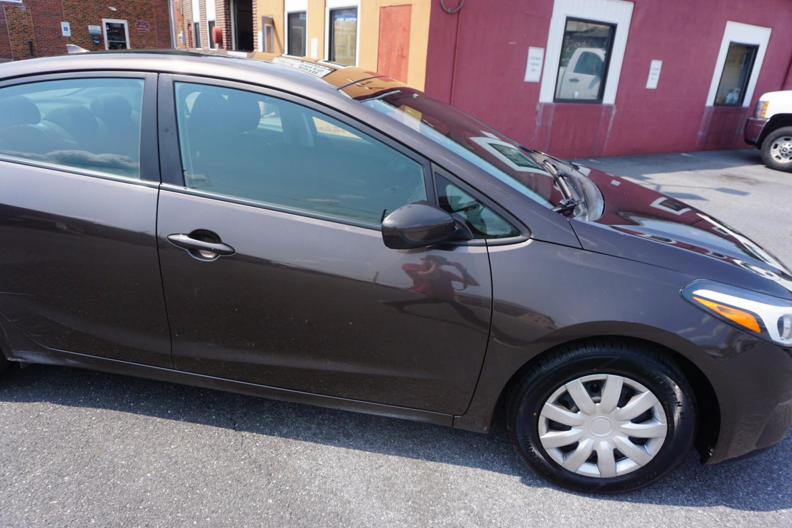 2017 TAN /BLACK KIA FORTE LX (3KPFK4A73HE) with an 2L I4 engine, AUTOMATIC transmission, located at 312 Centre Ave, Schuylkill Haven, PA, 17972, (570) 593-5278, 40.638130, -76.177383- Photo#9