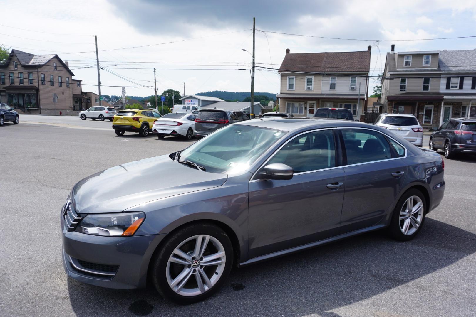 2014 GRAY /GRAY VOLKSWAGEN PASSAT SE (1VWBT7A32EC) with an 1.8L I4 engine, AUTOMATIC transmission, located at 312 Centre Ave, Schuylkill Haven, PA, 17972, (570) 593-5278, 40.638130, -76.177383- Photo#2