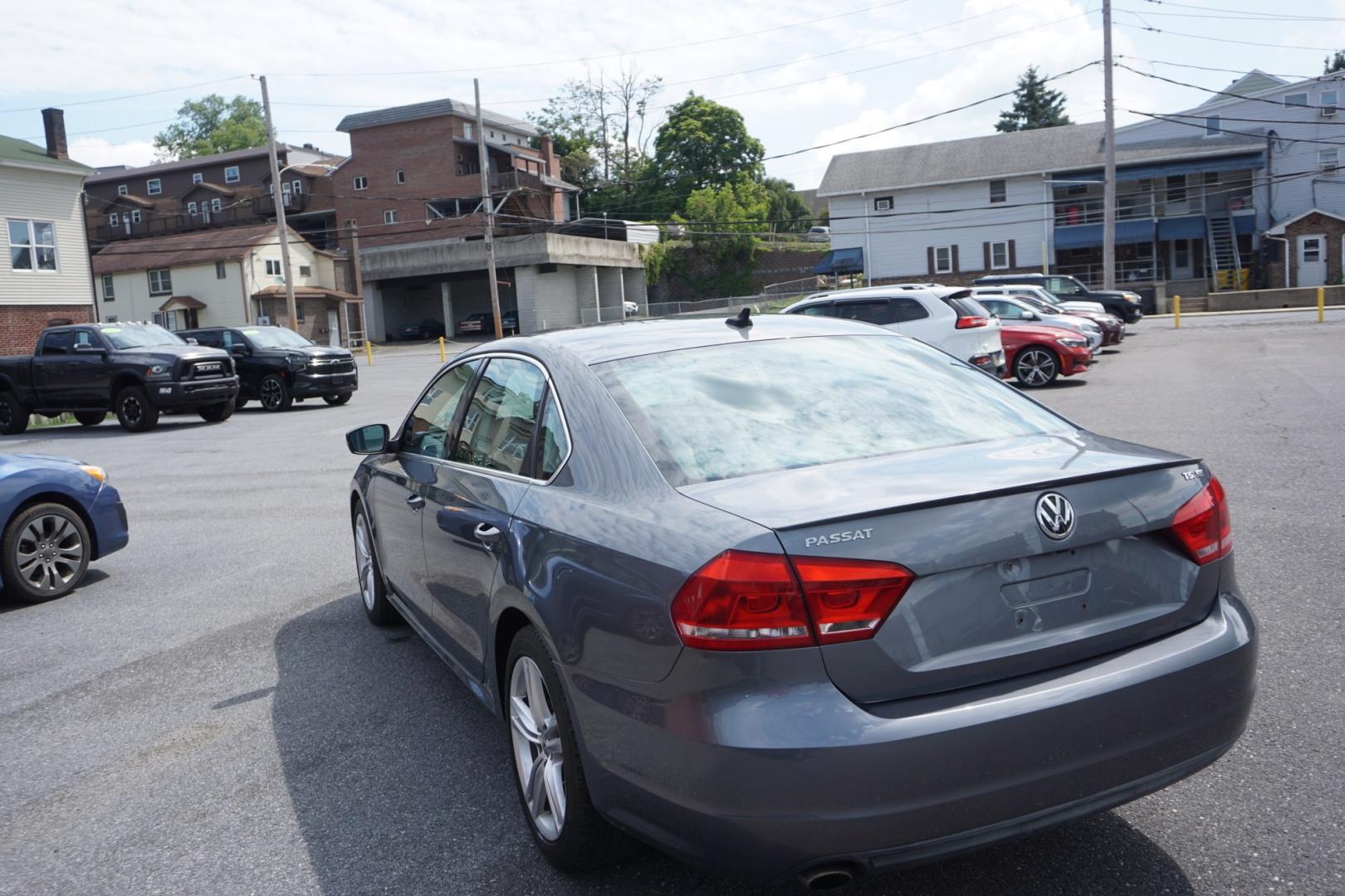 2014 GRAY /GRAY VOLKSWAGEN PASSAT SE (1VWBT7A32EC) with an 1.8L I4 engine, AUTOMATIC transmission, located at 312 Centre Ave, Schuylkill Haven, PA, 17972, (570) 593-5278, 40.638130, -76.177383- Photo#3