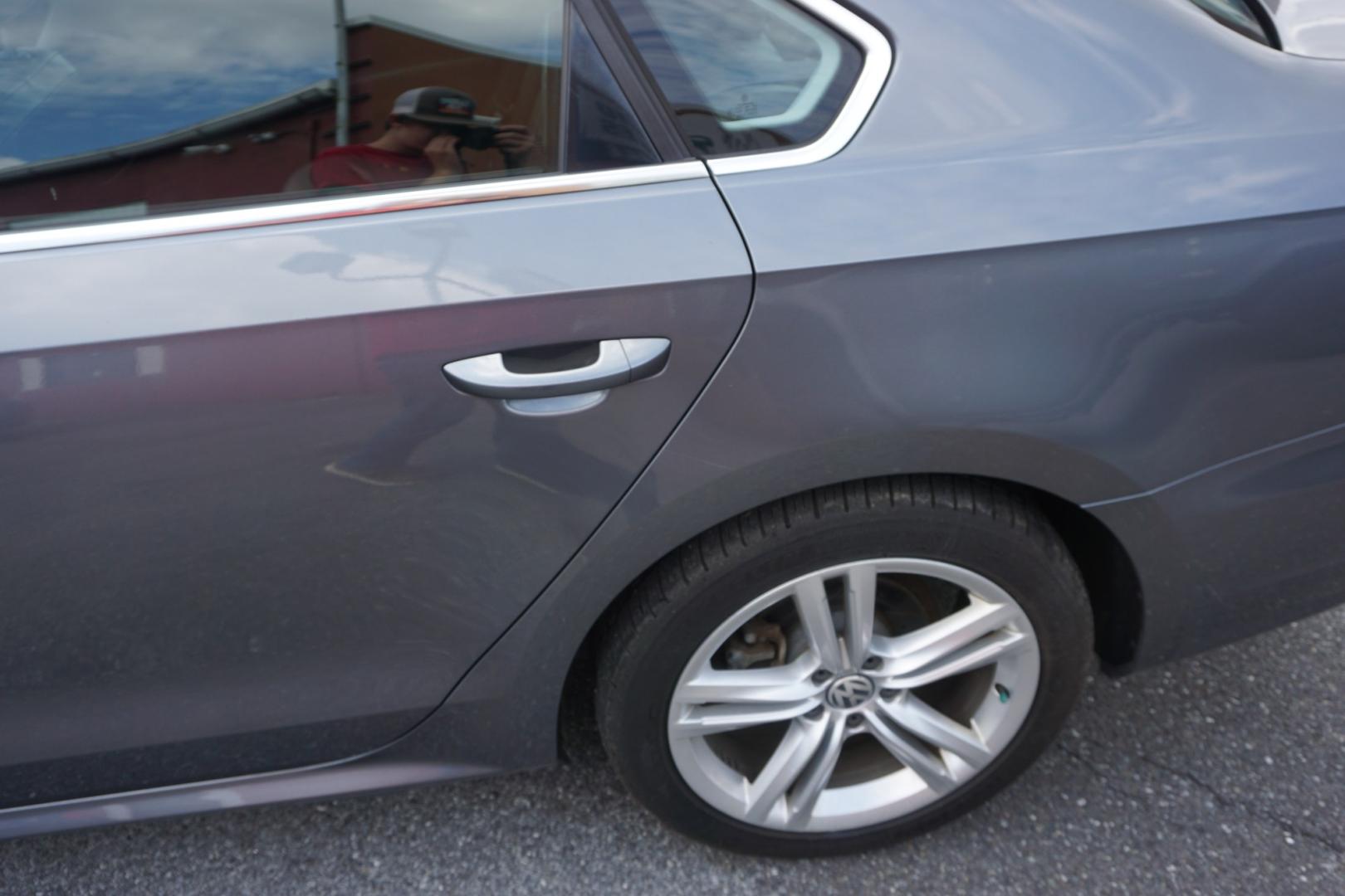 2014 GRAY /GRAY VOLKSWAGEN PASSAT SE (1VWBT7A32EC) with an 1.8L I4 engine, AUTOMATIC transmission, located at 312 Centre Ave, Schuylkill Haven, PA, 17972, (570) 593-5278, 40.638130, -76.177383- Photo#9