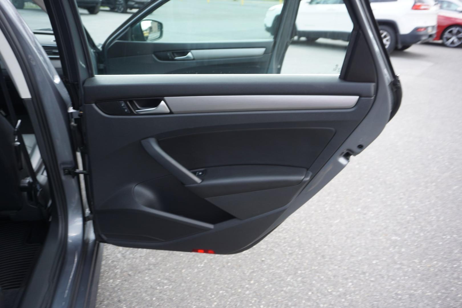 2014 GRAY /GRAY VOLKSWAGEN PASSAT SE (1VWBT7A32EC) with an 1.8L I4 engine, AUTOMATIC transmission, located at 312 Centre Ave, Schuylkill Haven, PA, 17972, (570) 593-5278, 40.638130, -76.177383- Photo#14