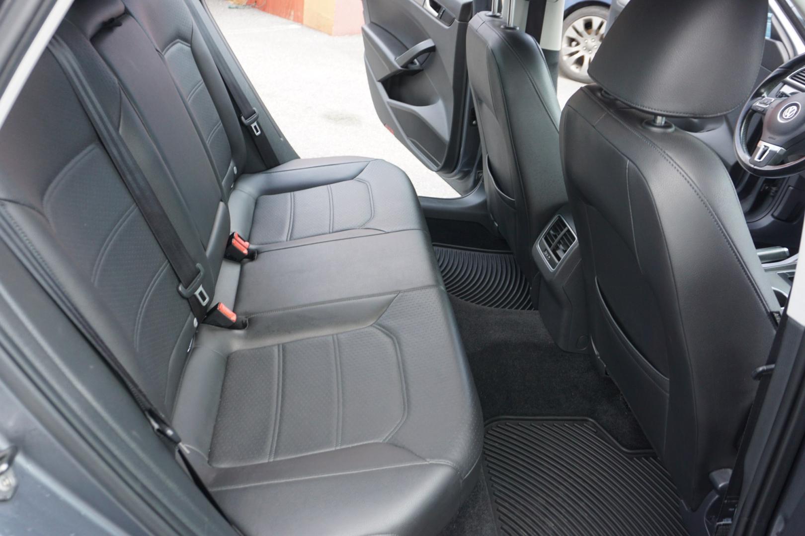 2014 GRAY /GRAY VOLKSWAGEN PASSAT SE (1VWBT7A32EC) with an 1.8L I4 engine, AUTOMATIC transmission, located at 312 Centre Ave, Schuylkill Haven, PA, 17972, (570) 593-5278, 40.638130, -76.177383- Photo#15