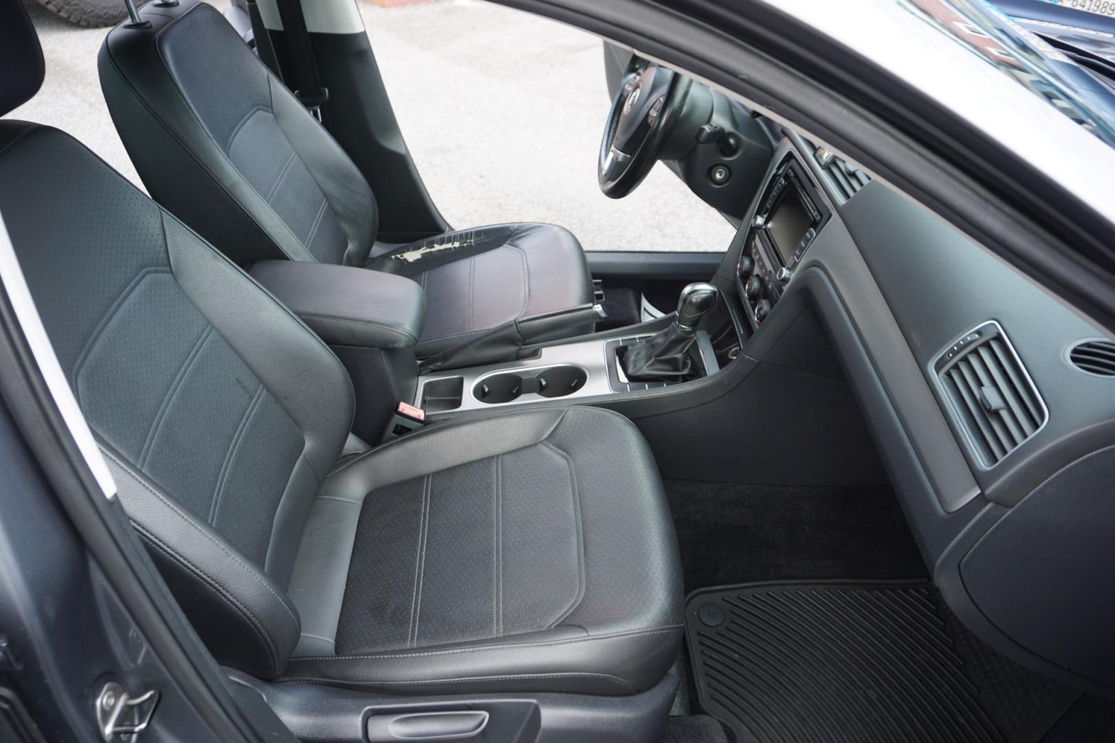 2014 GRAY /GRAY VOLKSWAGEN PASSAT SE (1VWBT7A32EC) with an 1.8L I4 engine, AUTOMATIC transmission, located at 312 Centre Ave, Schuylkill Haven, PA, 17972, (570) 593-5278, 40.638130, -76.177383- Photo#19