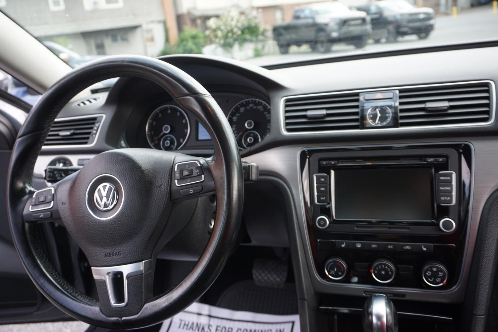 2014 GRAY /GRAY VOLKSWAGEN PASSAT SE (1VWBT7A32EC) with an 1.8L I4 engine, AUTOMATIC transmission, located at 312 Centre Ave, Schuylkill Haven, PA, 17972, (570) 593-5278, 40.638130, -76.177383- Photo#21