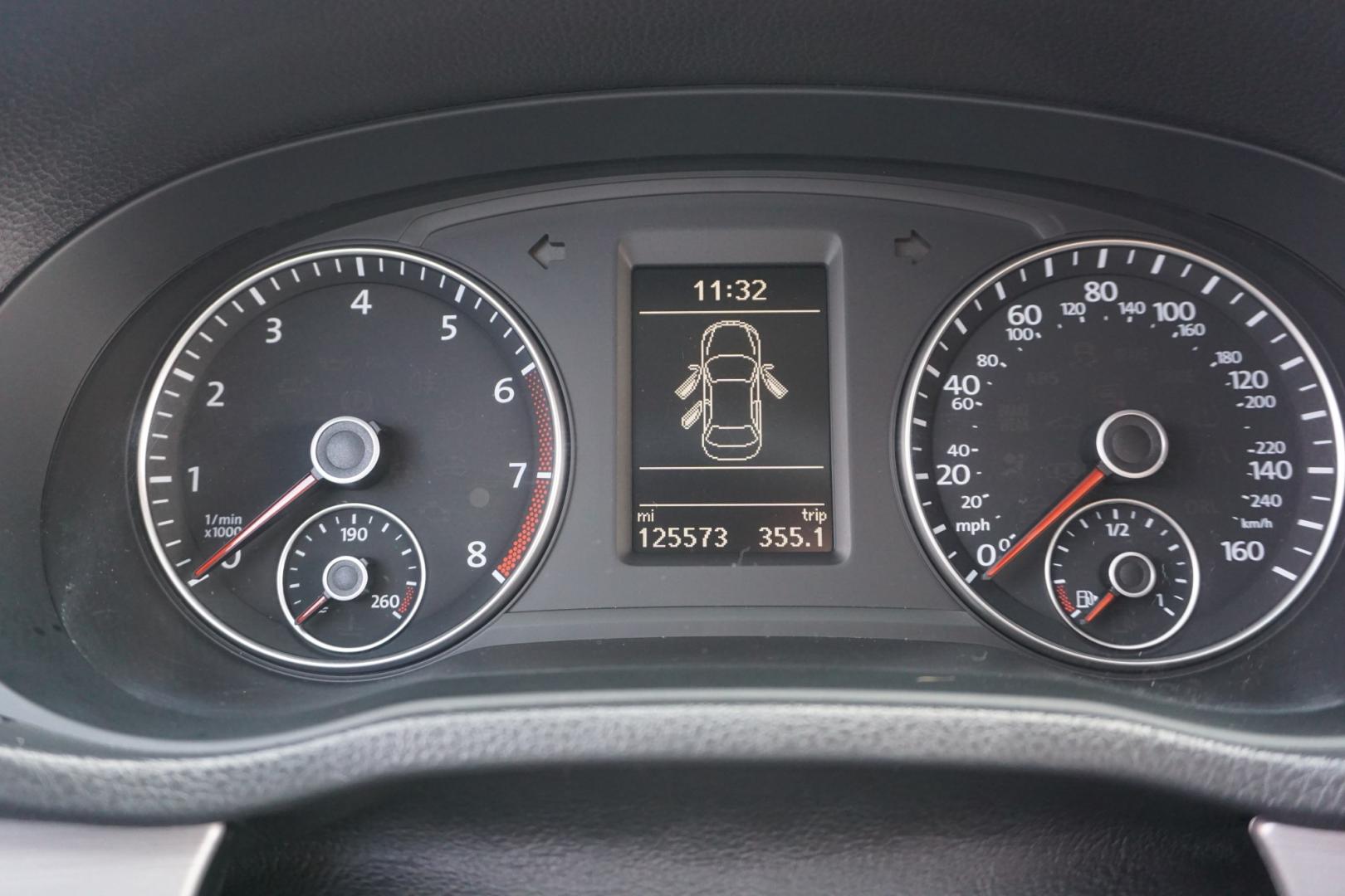 2014 GRAY /GRAY VOLKSWAGEN PASSAT SE (1VWBT7A32EC) with an 1.8L I4 engine, AUTOMATIC transmission, located at 312 Centre Ave, Schuylkill Haven, PA, 17972, (570) 593-5278, 40.638130, -76.177383- Photo#23