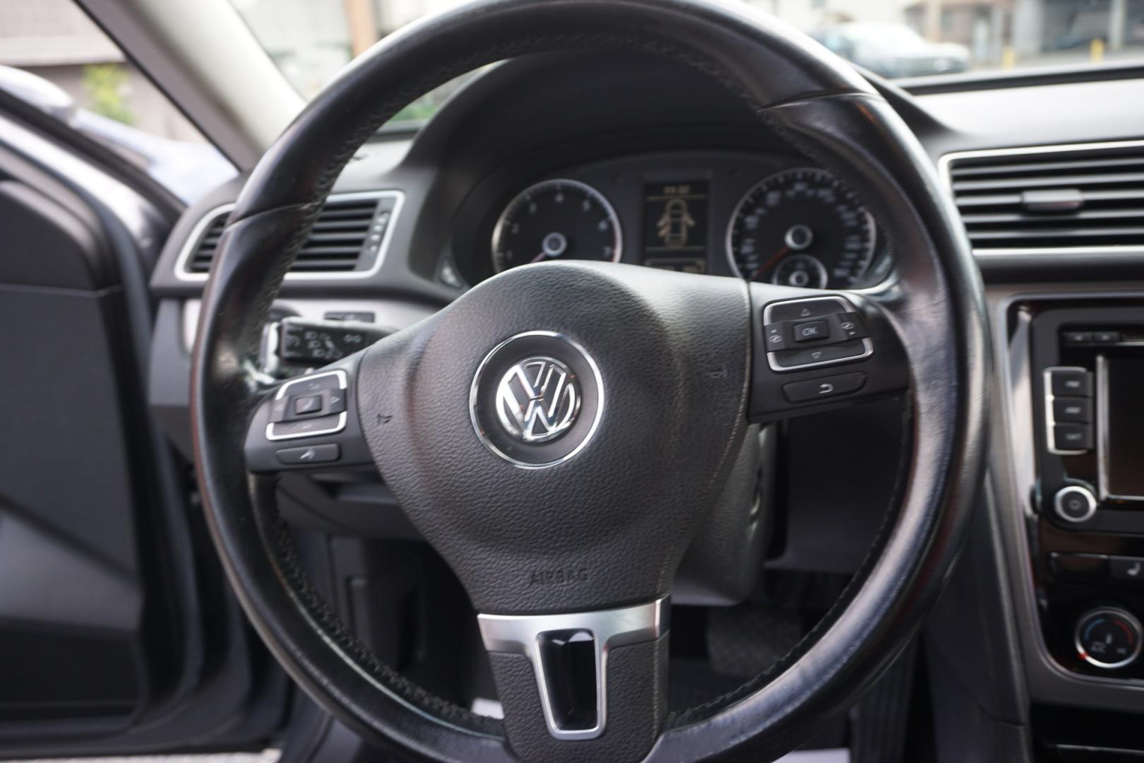 2014 GRAY /GRAY VOLKSWAGEN PASSAT SE (1VWBT7A32EC) with an 1.8L I4 engine, AUTOMATIC transmission, located at 312 Centre Ave, Schuylkill Haven, PA, 17972, (570) 593-5278, 40.638130, -76.177383- Photo#24