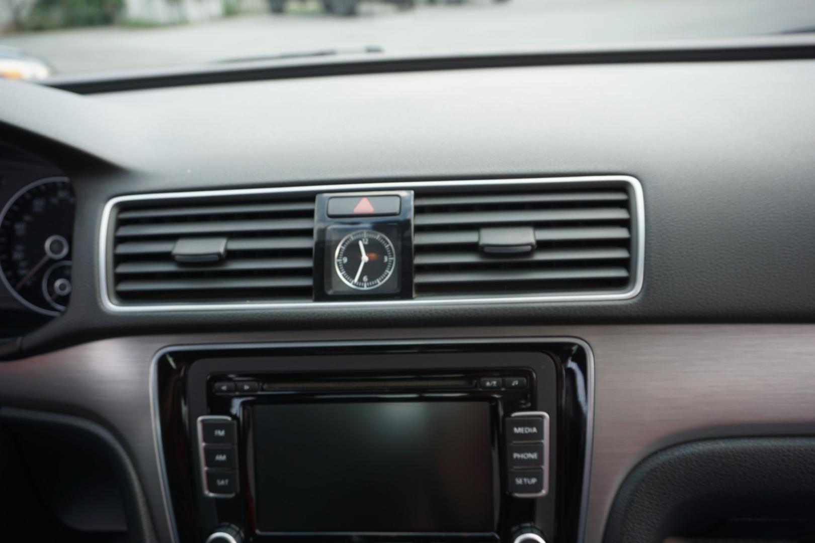 2014 GRAY /GRAY VOLKSWAGEN PASSAT SE (1VWBT7A32EC) with an 1.8L I4 engine, AUTOMATIC transmission, located at 312 Centre Ave, Schuylkill Haven, PA, 17972, (570) 593-5278, 40.638130, -76.177383- Photo#29