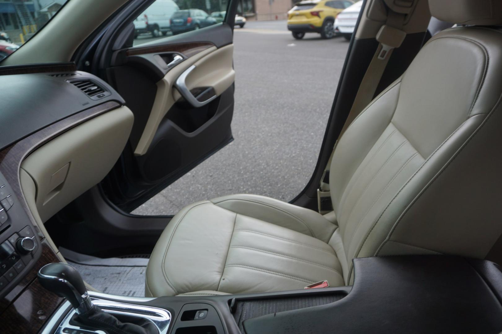 2013 BLUE /TAN BUICK REGAL LIMITED (2G4GS5EV0D9) with an 2L I4 engine, AUTOMATIC transmission, located at 312 Centre Ave, Schuylkill Haven, PA, 17972, (570) 593-5278, 40.638130, -76.177383- Photo#21