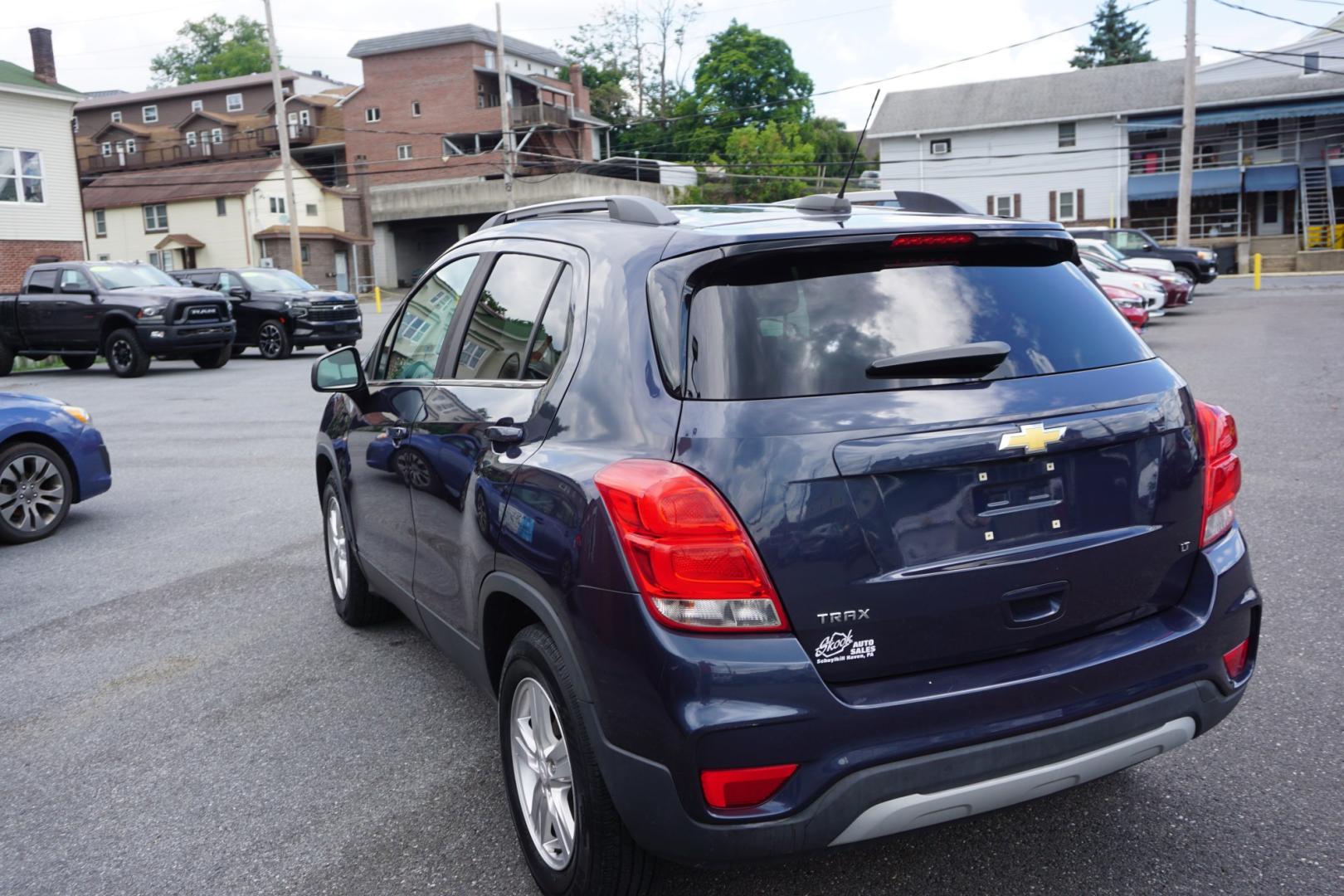 2018 BLUE /GRAY CHEVROLET TRAX LT (3GNCJLSB1JL) with an 1.4L I4 engine, AUTOMATIC transmission, located at 312 Centre Ave, Schuylkill Haven, PA, 17972, (570) 593-5278, 40.638130, -76.177383- Photo#2