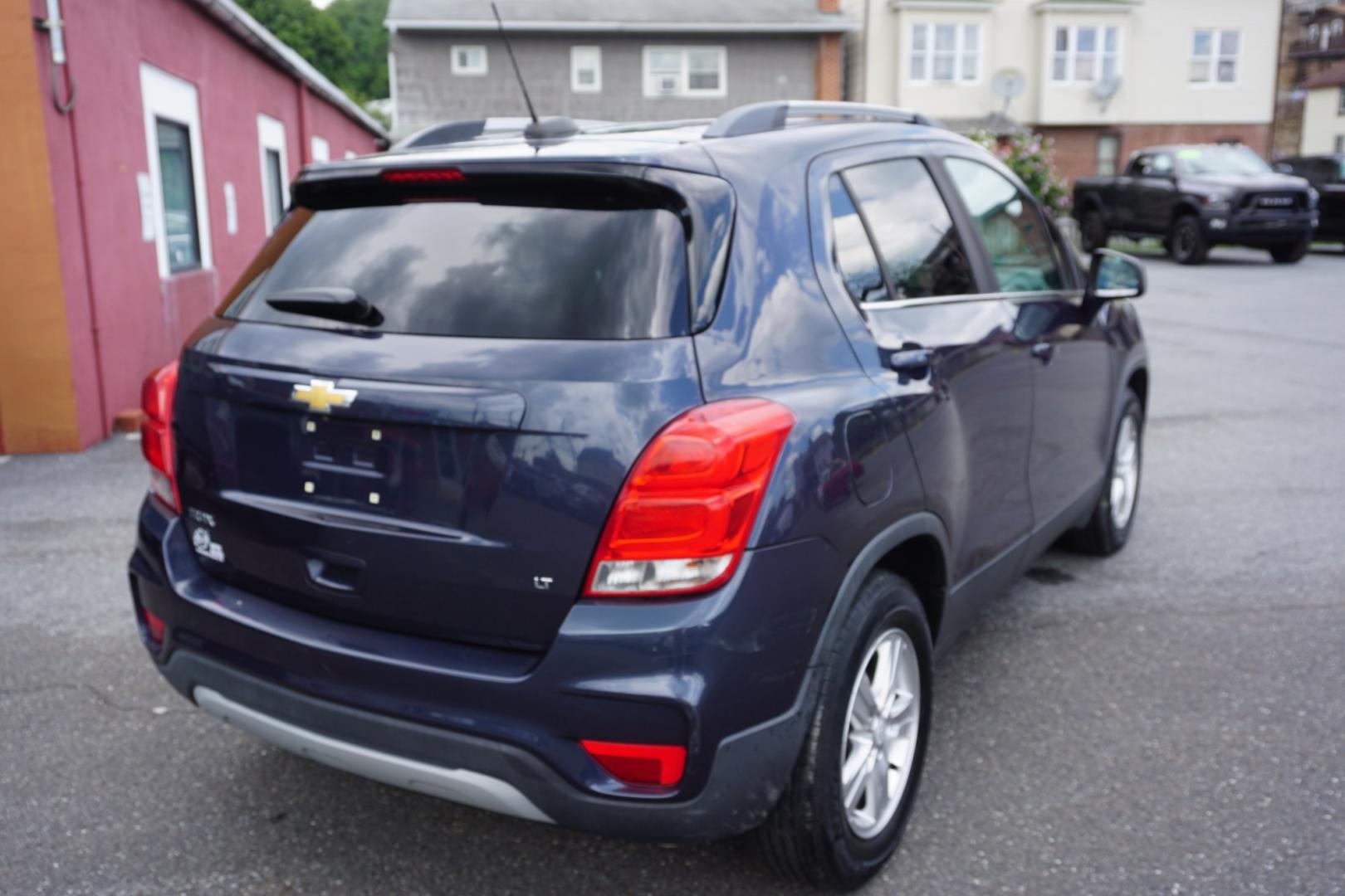 2018 BLUE /GRAY CHEVROLET TRAX LT (3GNCJLSB1JL) with an 1.4L I4 engine, AUTOMATIC transmission, located at 312 Centre Ave, Schuylkill Haven, PA, 17972, (570) 593-5278, 40.638130, -76.177383- Photo#3