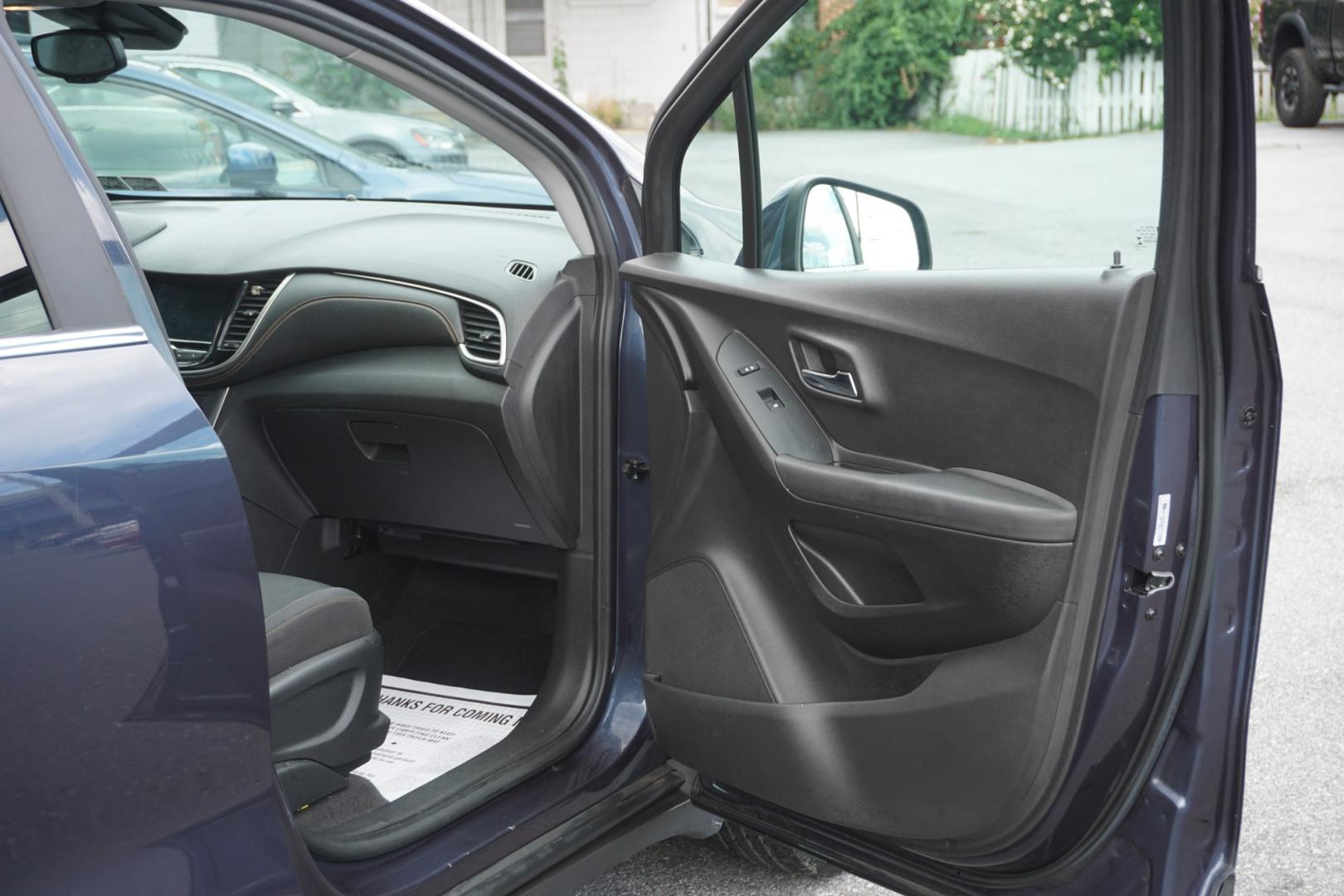 2018 BLUE /GRAY CHEVROLET TRAX LT (3GNCJLSB1JL) with an 1.4L I4 engine, AUTOMATIC transmission, located at 312 Centre Ave, Schuylkill Haven, PA, 17972, (570) 593-5278, 40.638130, -76.177383- Photo#4