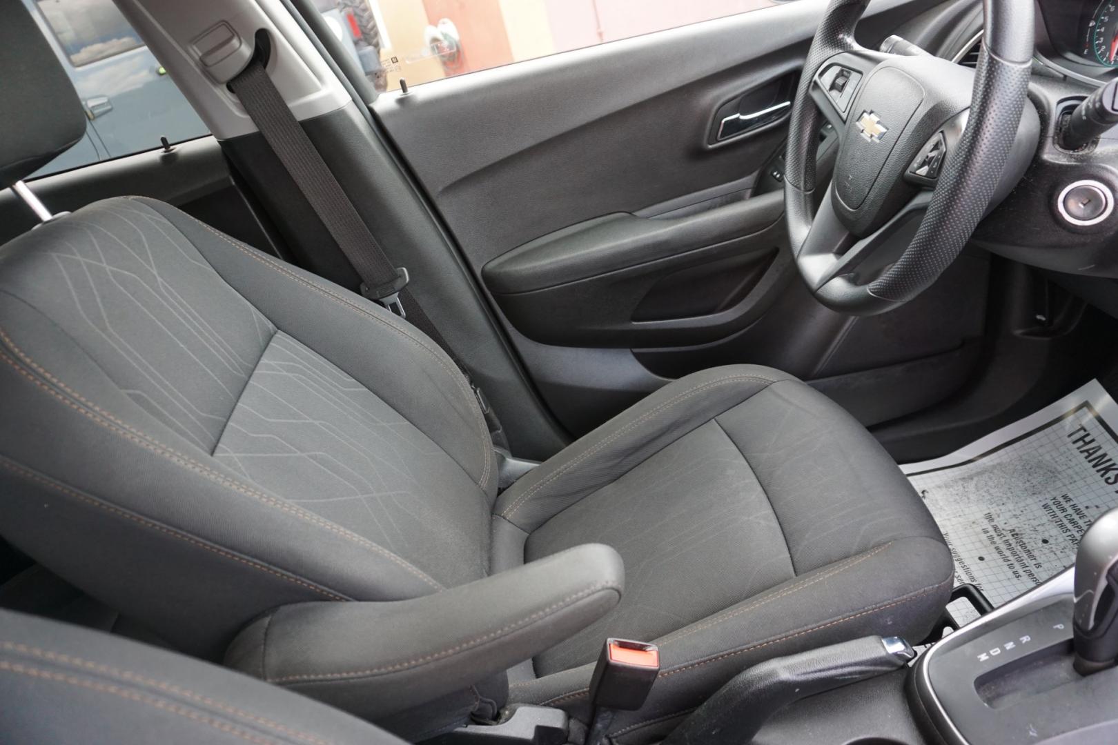 2018 BLUE /GRAY CHEVROLET TRAX LT (3GNCJLSB1JL) with an 1.4L I4 engine, AUTOMATIC transmission, located at 312 Centre Ave, Schuylkill Haven, PA, 17972, (570) 593-5278, 40.638130, -76.177383- Photo#10