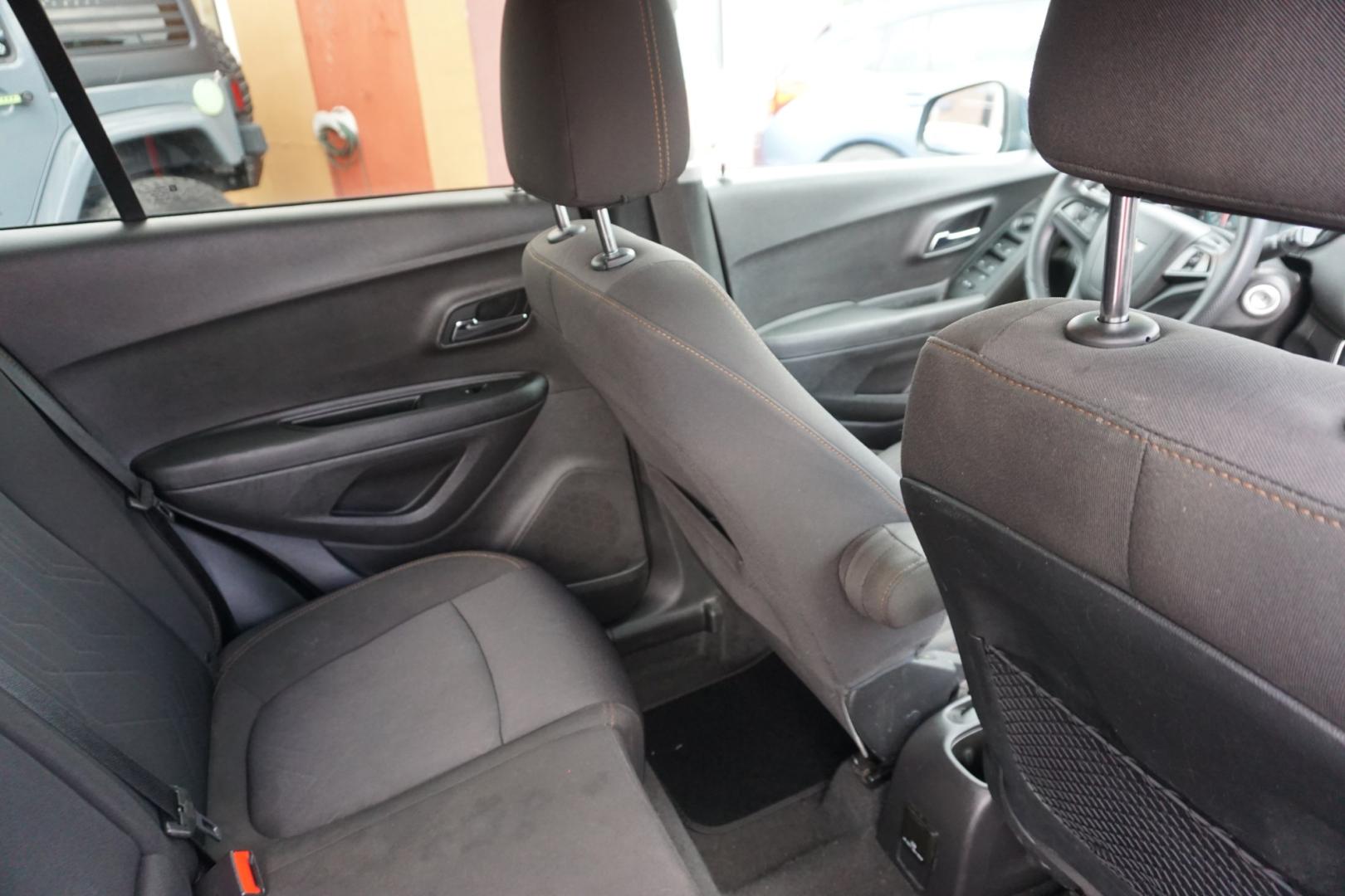 2018 BLUE /GRAY CHEVROLET TRAX LT (3GNCJLSB1JL) with an 1.4L I4 engine, AUTOMATIC transmission, located at 312 Centre Ave, Schuylkill Haven, PA, 17972, (570) 593-5278, 40.638130, -76.177383- Photo#14