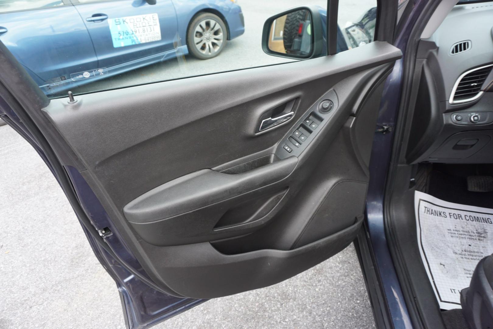 2018 BLUE /GRAY CHEVROLET TRAX LT (3GNCJLSB1JL) with an 1.4L I4 engine, AUTOMATIC transmission, located at 312 Centre Ave, Schuylkill Haven, PA, 17972, (570) 593-5278, 40.638130, -76.177383- Photo#21