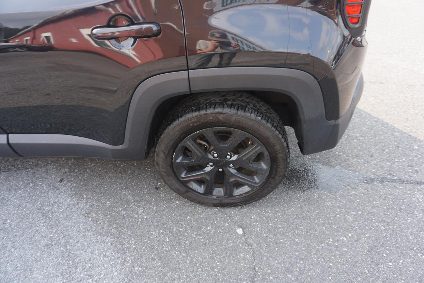 2016 BLACK /GRAY JEEP RENEGADE LATITUDE (ZACCJBBT3GP) with an 2.4L I4 engine, AUTOMATIC transmission, located at 312 Centre Ave, Schuylkill Haven, PA, 17972, (570) 593-5278, 40.638130, -76.177383- Photo#8