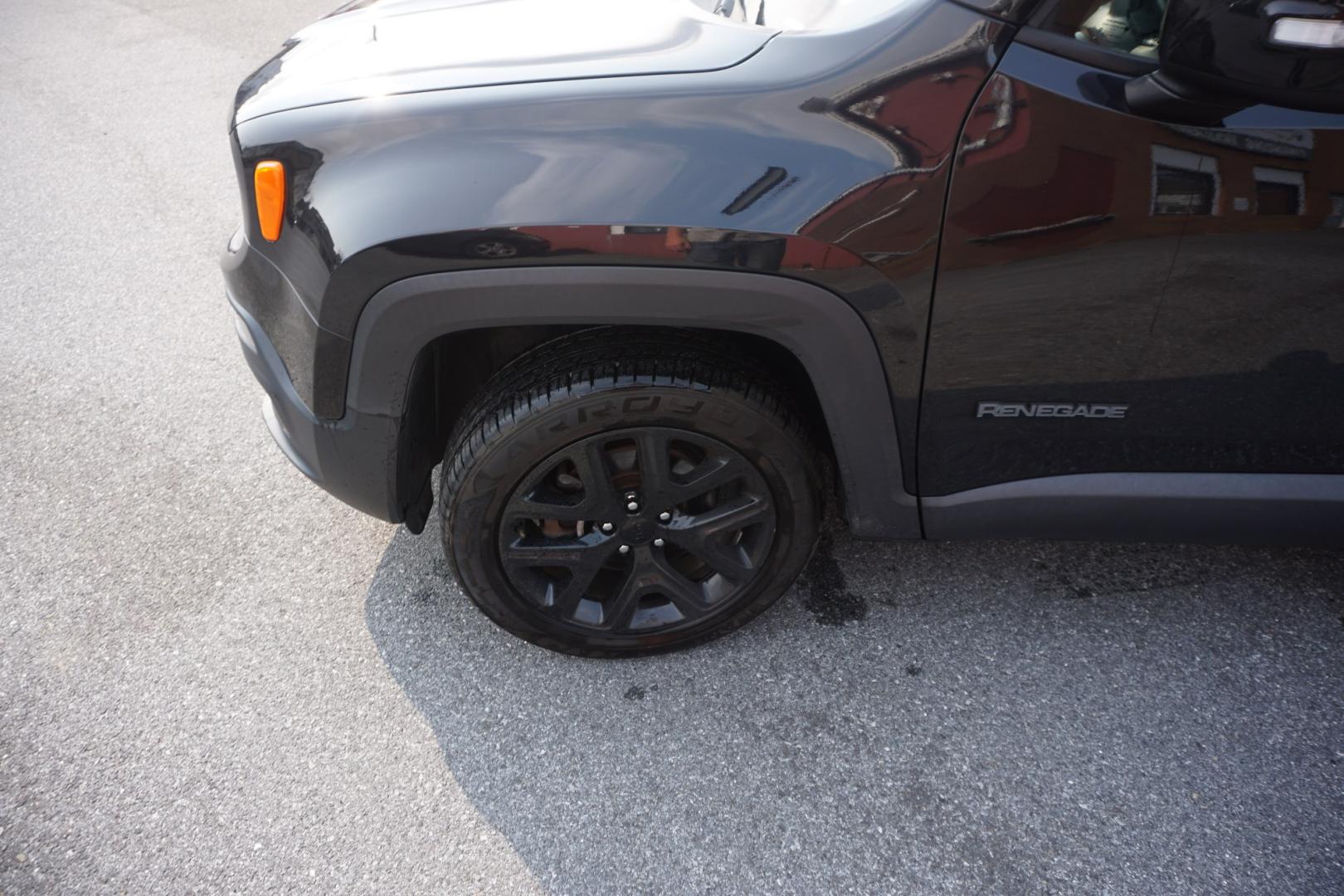 2016 BLACK /GRAY JEEP RENEGADE LATITUDE (ZACCJBBT3GP) with an 2.4L I4 engine, AUTOMATIC transmission, located at 312 Centre Ave, Schuylkill Haven, PA, 17972, (570) 593-5278, 40.638130, -76.177383- Photo#9