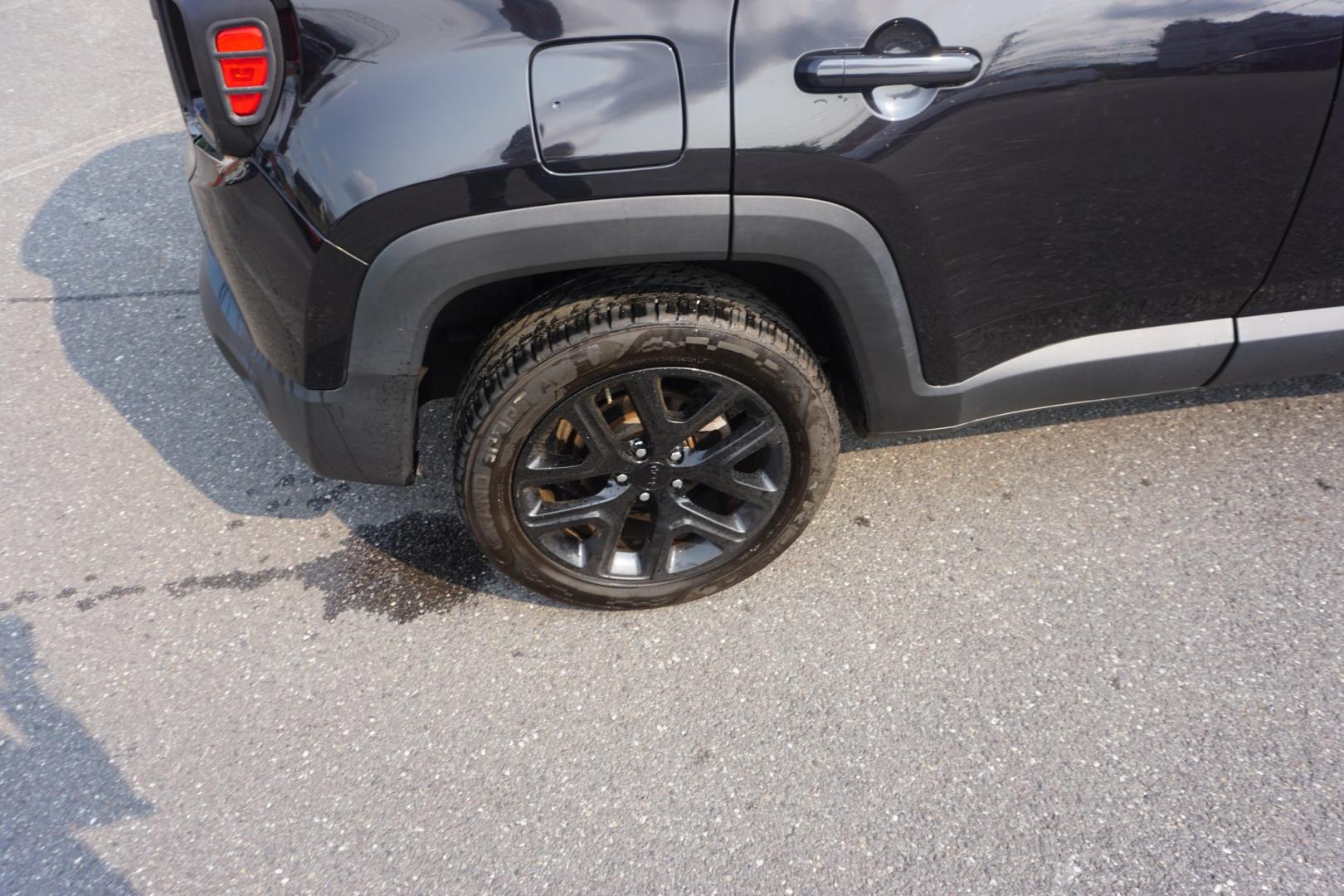 2016 BLACK /GRAY JEEP RENEGADE LATITUDE (ZACCJBBT3GP) with an 2.4L I4 engine, AUTOMATIC transmission, located at 312 Centre Ave, Schuylkill Haven, PA, 17972, (570) 593-5278, 40.638130, -76.177383- Photo#10