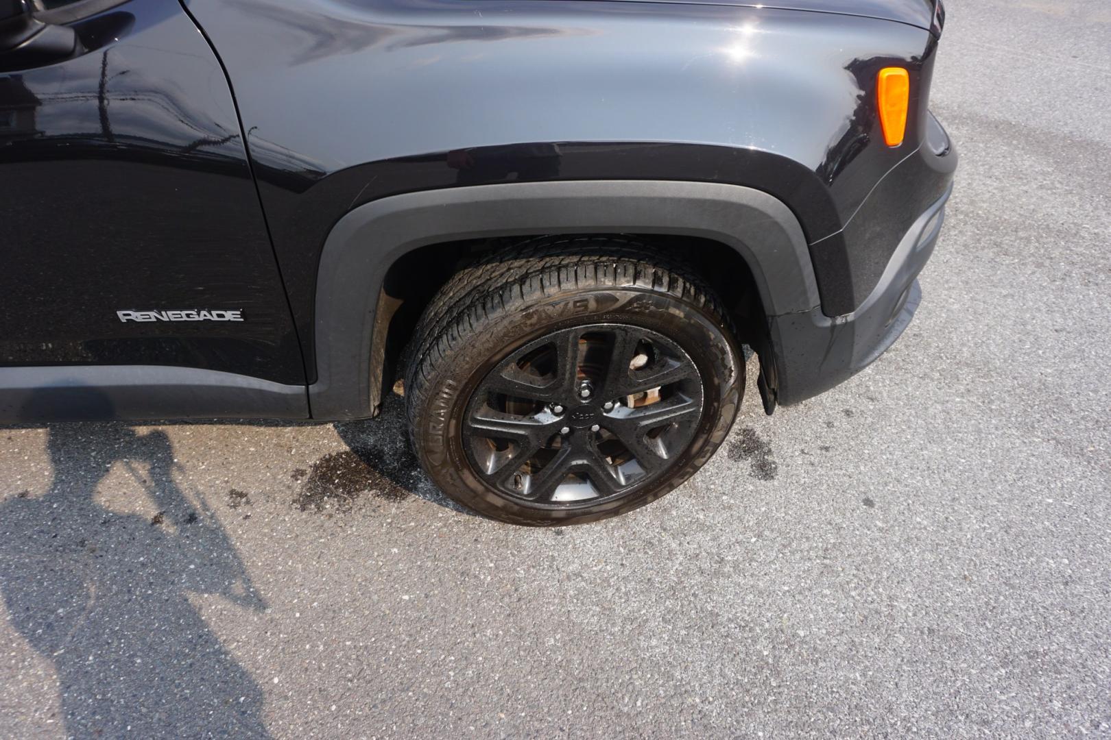 2016 BLACK /GRAY JEEP RENEGADE LATITUDE (ZACCJBBT3GP) with an 2.4L I4 engine, AUTOMATIC transmission, located at 312 Centre Ave, Schuylkill Haven, PA, 17972, (570) 593-5278, 40.638130, -76.177383- Photo#11