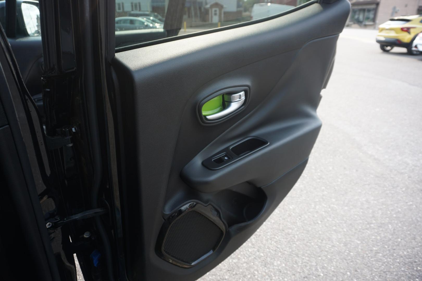 2016 BLACK /GRAY JEEP RENEGADE LATITUDE (ZACCJBBT3GP) with an 2.4L I4 engine, AUTOMATIC transmission, located at 312 Centre Ave, Schuylkill Haven, PA, 17972, (570) 593-5278, 40.638130, -76.177383- Photo#25