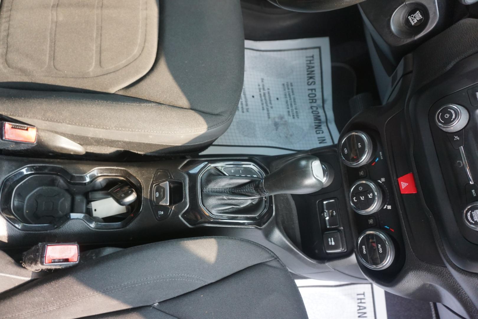 2016 BLACK /GRAY JEEP RENEGADE LATITUDE (ZACCJBBT3GP) with an 2.4L I4 engine, AUTOMATIC transmission, located at 312 Centre Ave, Schuylkill Haven, PA, 17972, (570) 593-5278, 40.638130, -76.177383- Photo#32