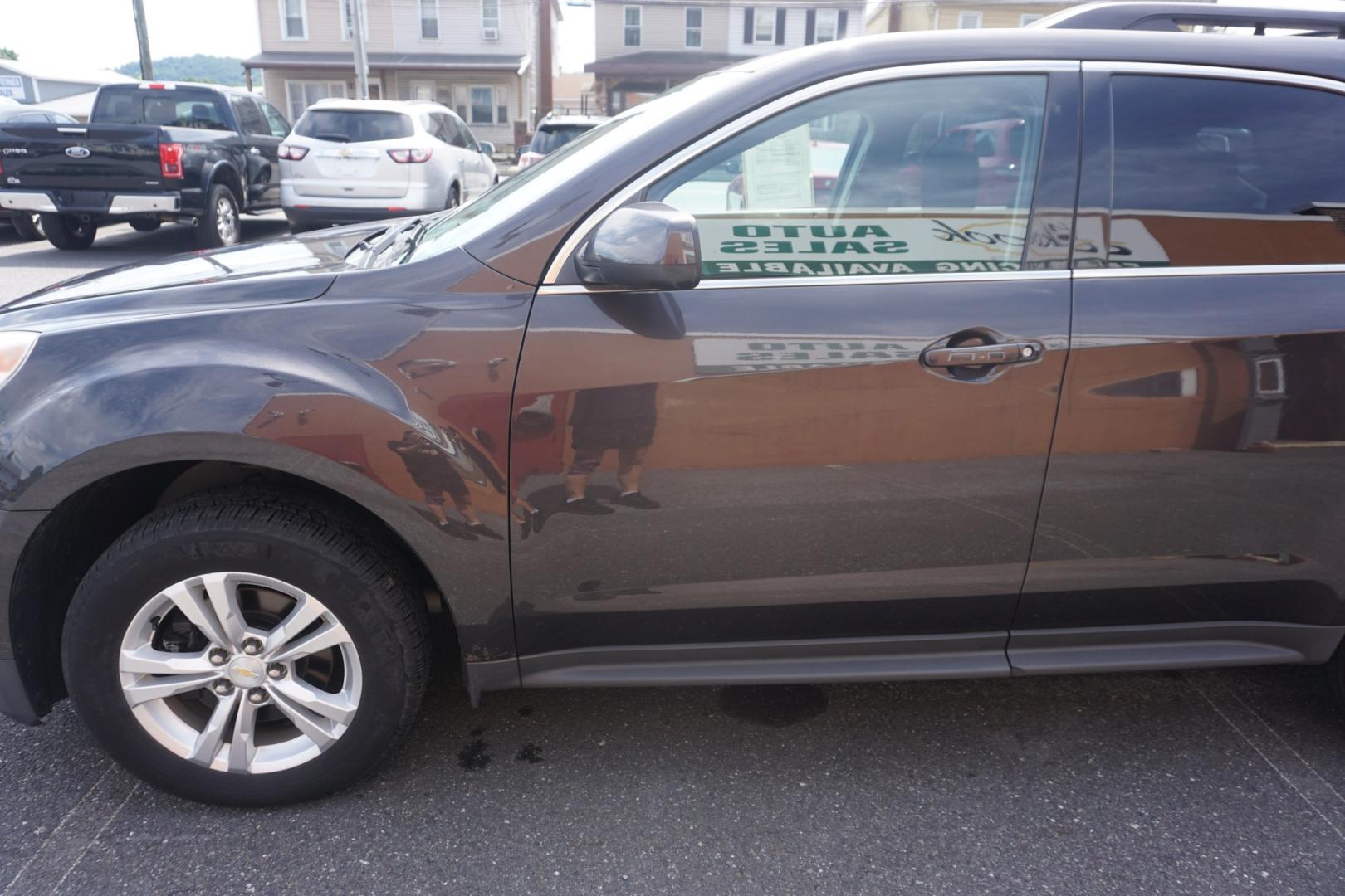 2015 GRAY /GRAY CHEVROLET EQUINOX LT (1GNALBEK4FZ) with an 2.4L I4 engine, AUTOMATIC transmission, located at 312 Centre Ave, Schuylkill Haven, PA, 17972, (570) 593-5278, 40.638130, -76.177383- Photo#4